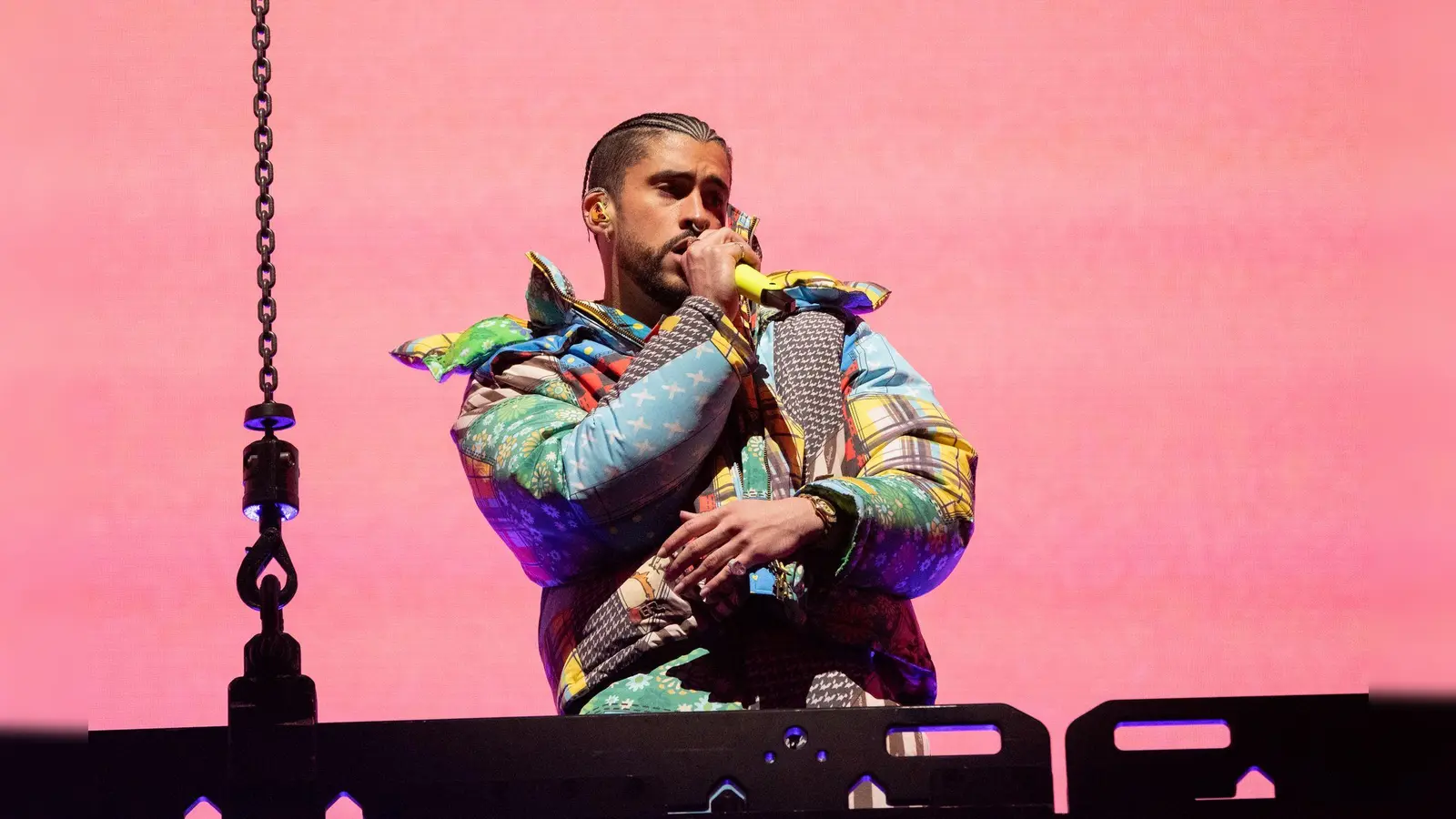 Der Puerto-Ricaner Bad Bunny gilt als Anführer der neuen Latin-Pop-Welle. (Archivbild) (Bild: Amy Harris/Invision/AP/dpa)