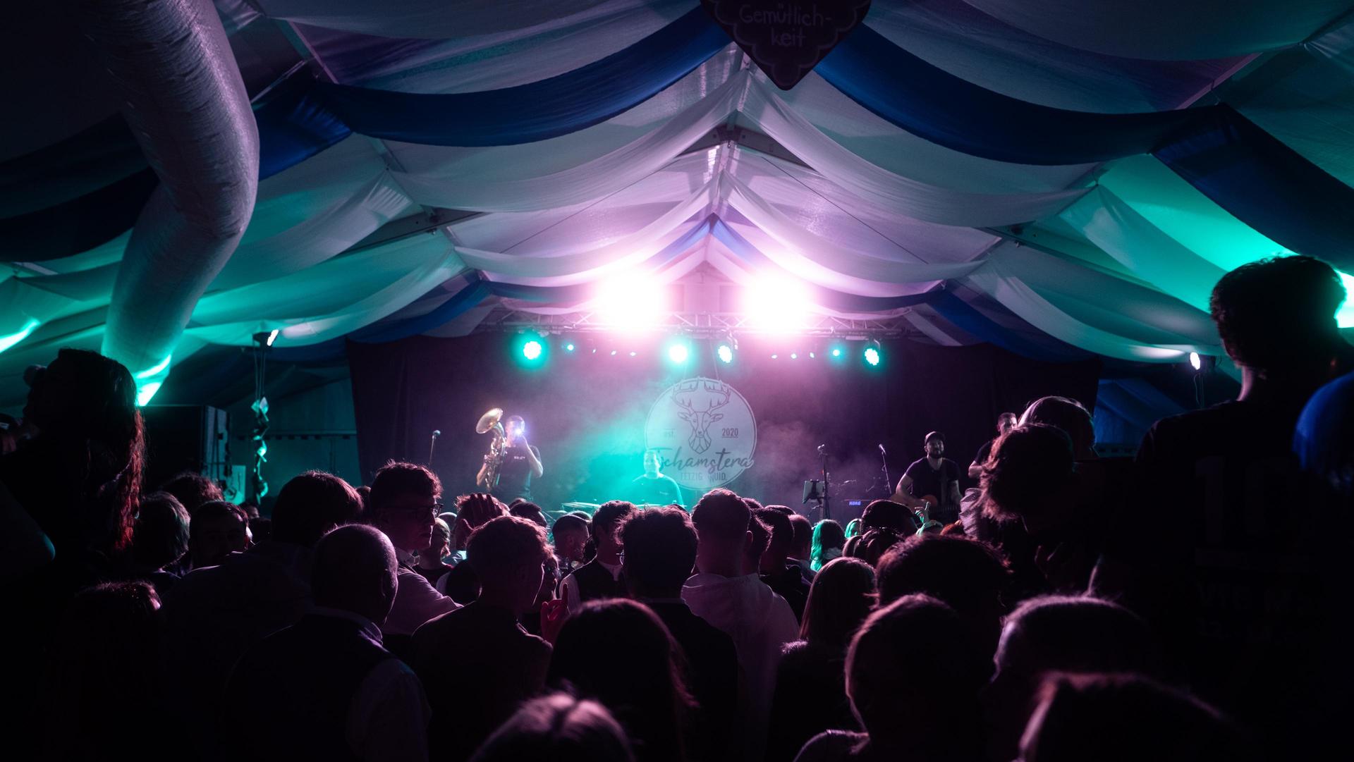 Alle Samstagsbilder der Kirwa in Weiherhammer. (Bild: Hannes Stock)