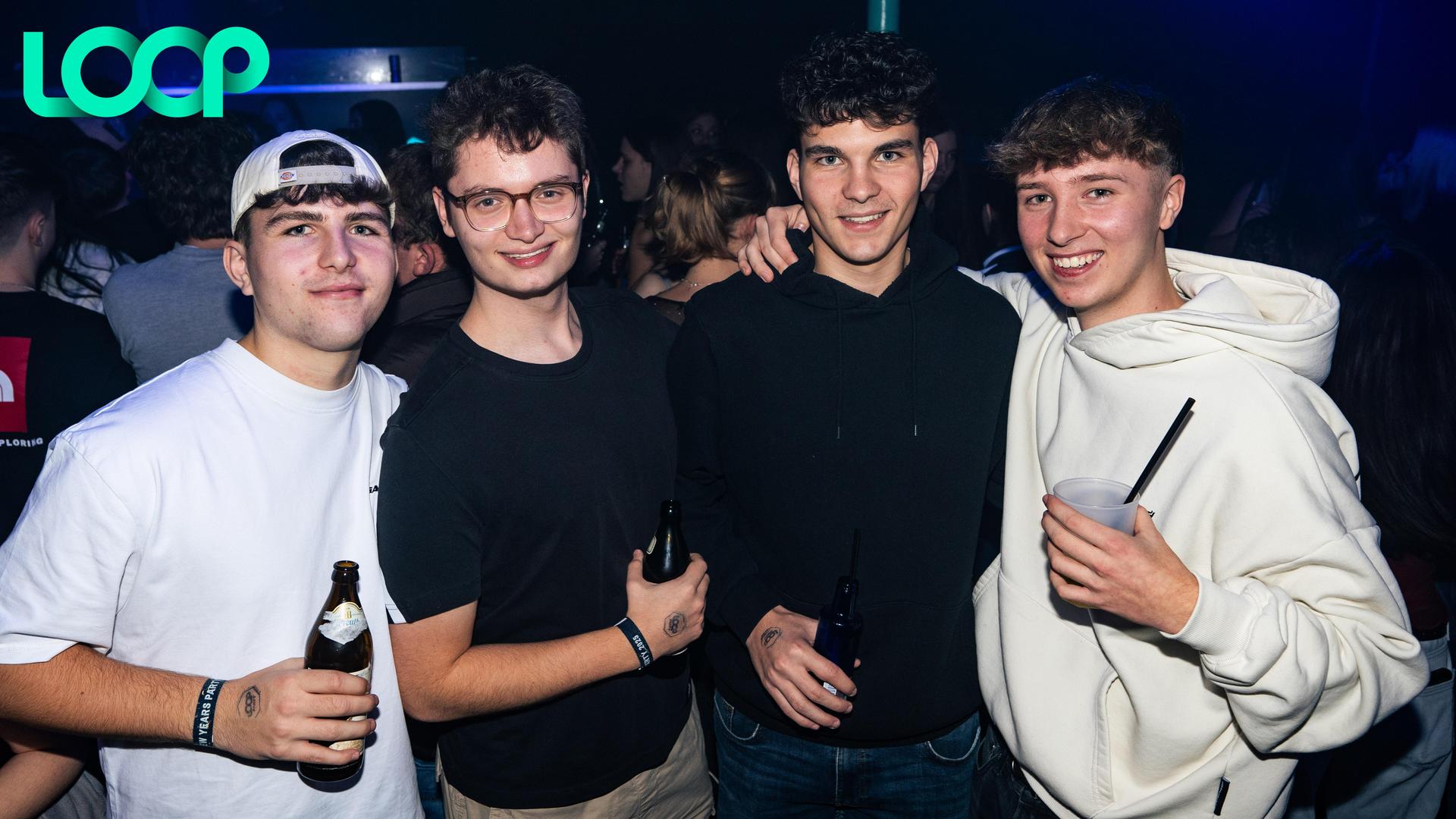 „Dark Glamour New Years Party”: Das war das Motto bei der Party am Freitag im Loop Weiden. (Bild: Hannes Stock)