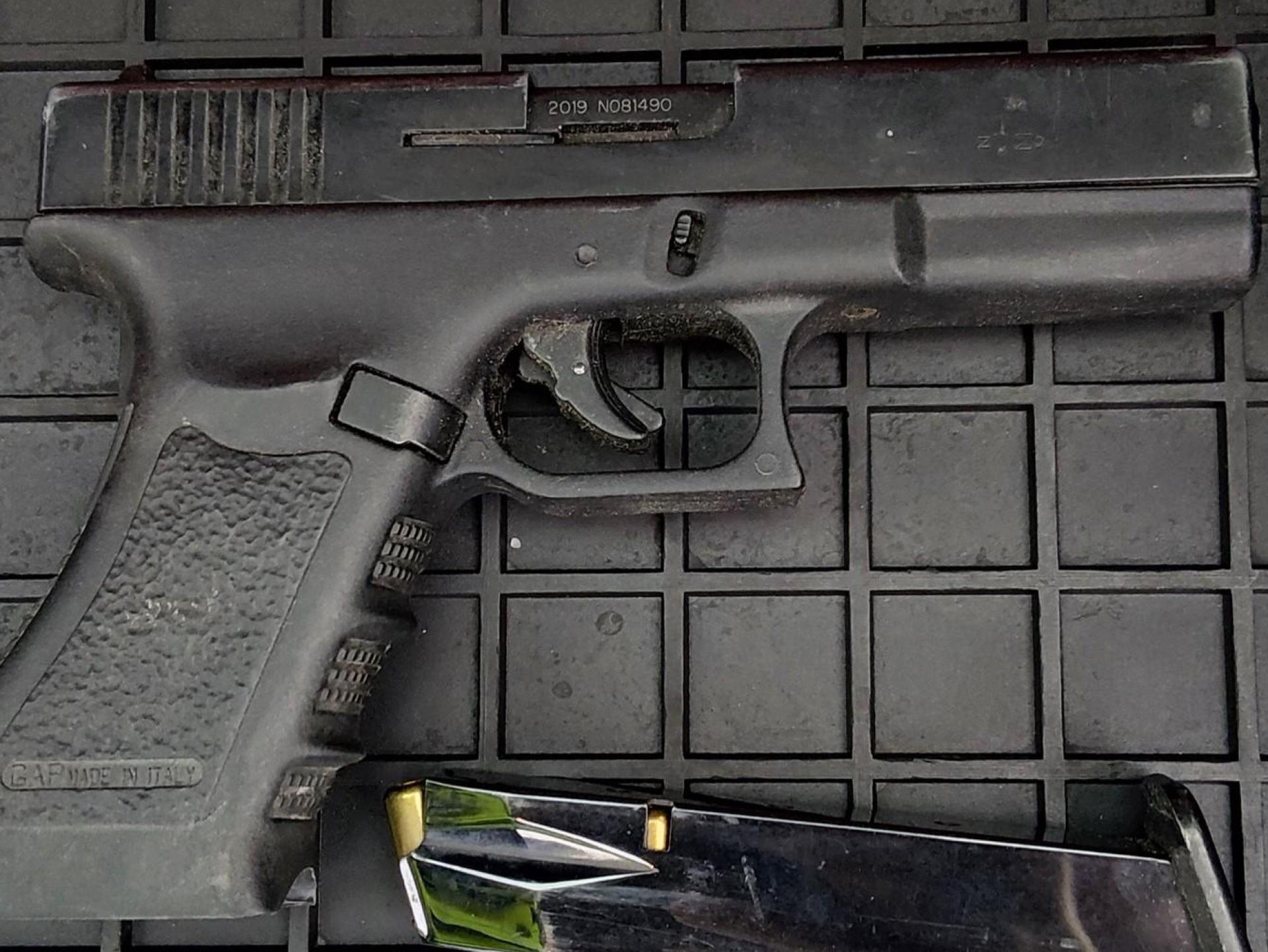 Die Bundespolizei stellte bei einer Kontrolle auf der A6 eine Schreckschusspistole sicher. (Bild: Bundespolizei)