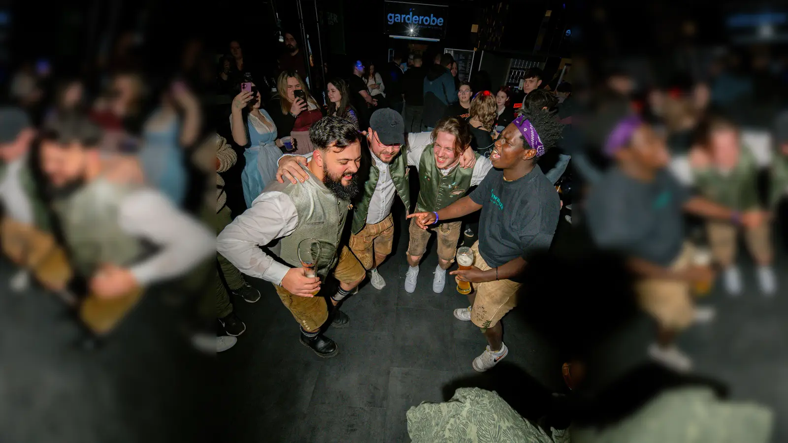 Bilder von der Bayern-Party im LaBelle in Waidhaus. (Bild: simerl)