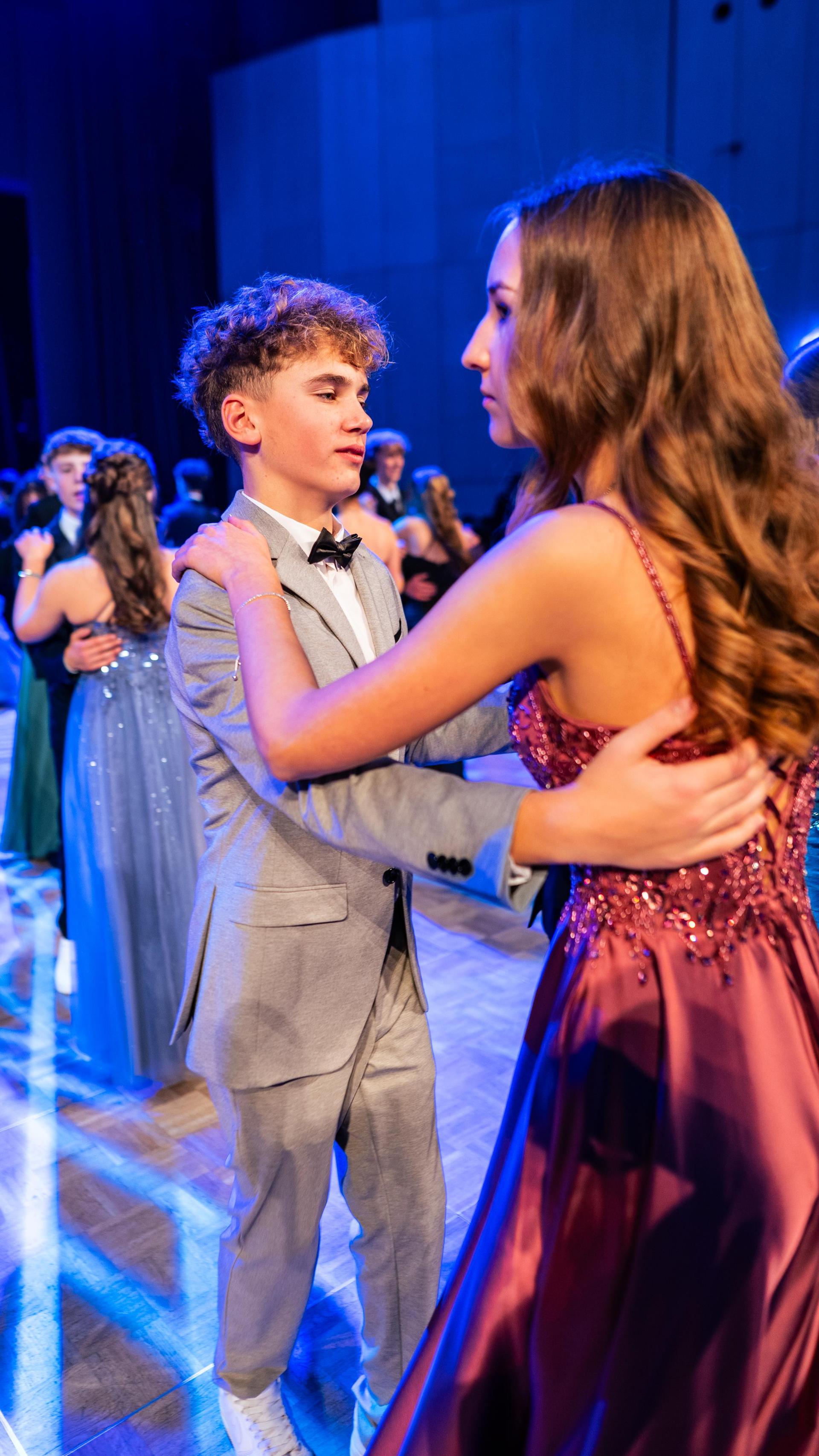 Abschlussball der Weidener Gymnnasien in der Max-Reger-Halle 2025 (Bild: Hannes Stock)
