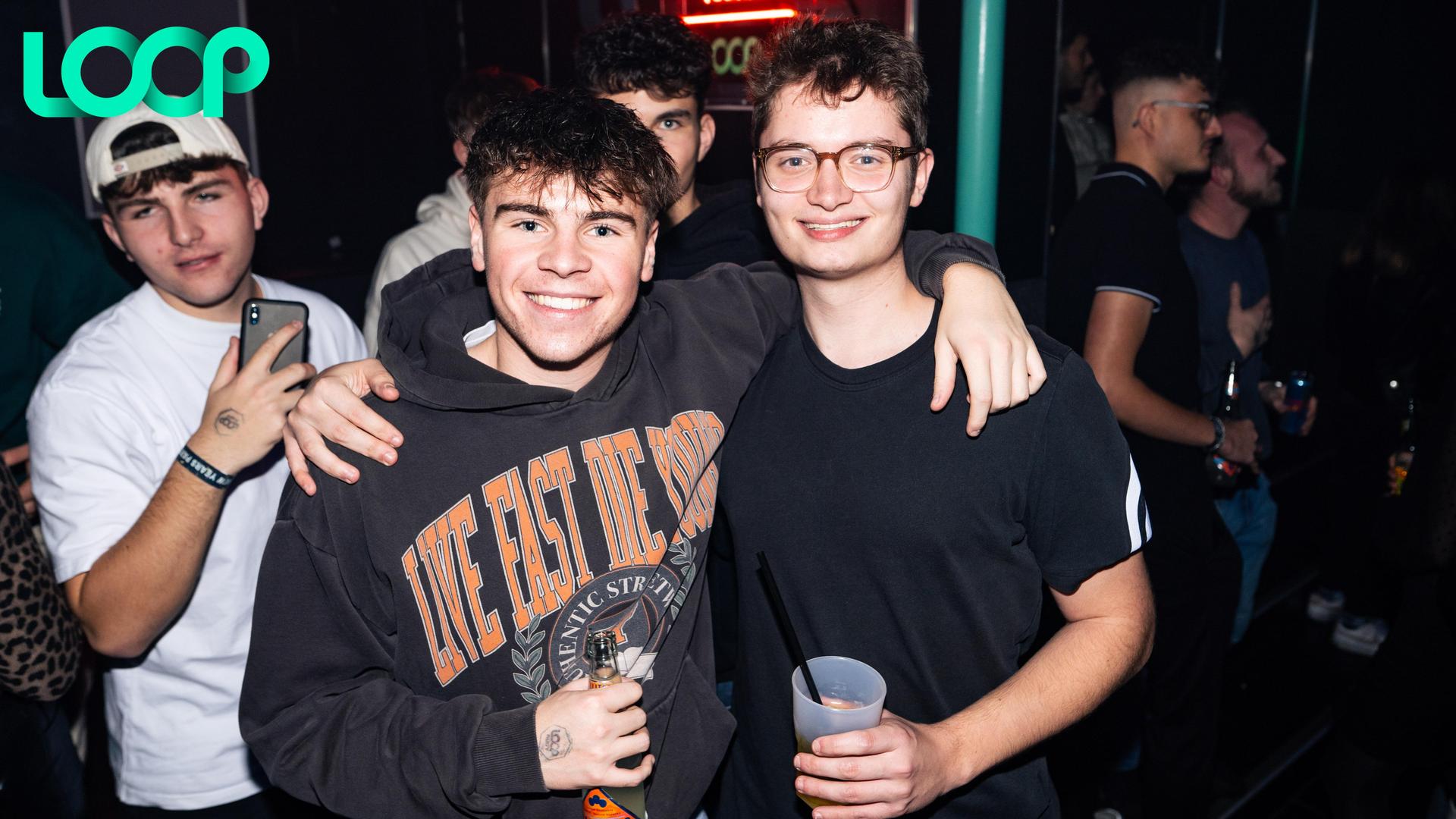 „Dark Glamour New Years Party”: Das war das Motto bei der Party am Freitag im Loop Weiden. (Bild: Hannes Stock)