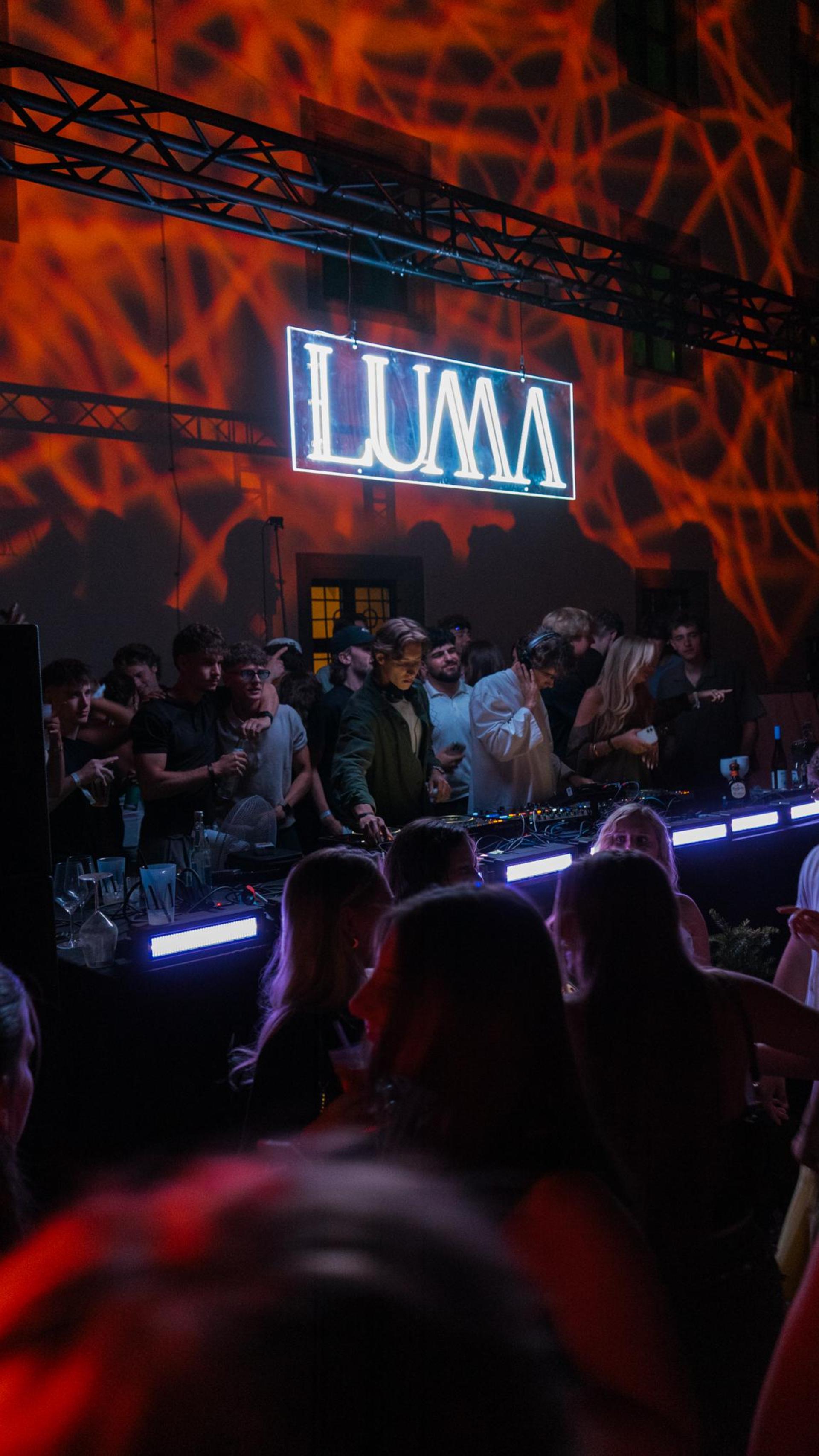 Die Bilder vom LUMA House-Event an der Friedrichsburg in Vohenstrauß. (Bild: Kevin Bartmann)