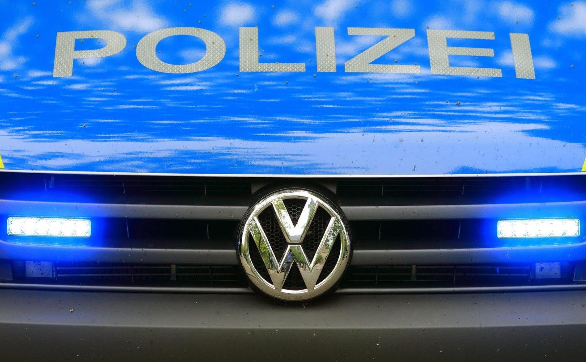 Die Polizei Neustadt/WN ermittelt weiter nach der Messerdrohung auf dem Verkehrsübungsplatz in Weiherhammer.  (Symbolbild: Jens Wolf/dpa)