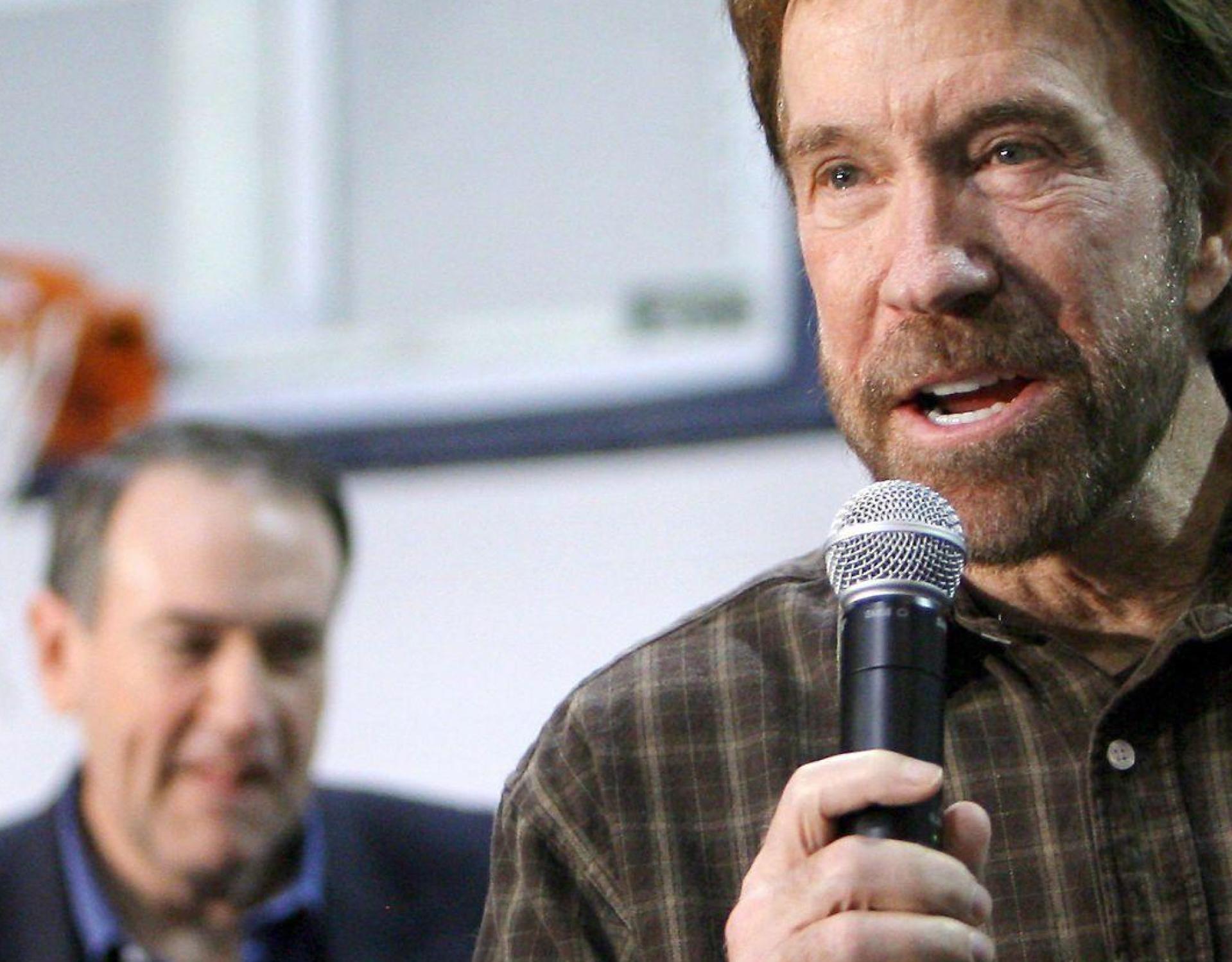 Der Actionheld wurde Vorlage für eine Witzkultur, die sich auch nach seinem Tod fortsetzt. (Archivbild: epa Justin Lane/epa/dpa)