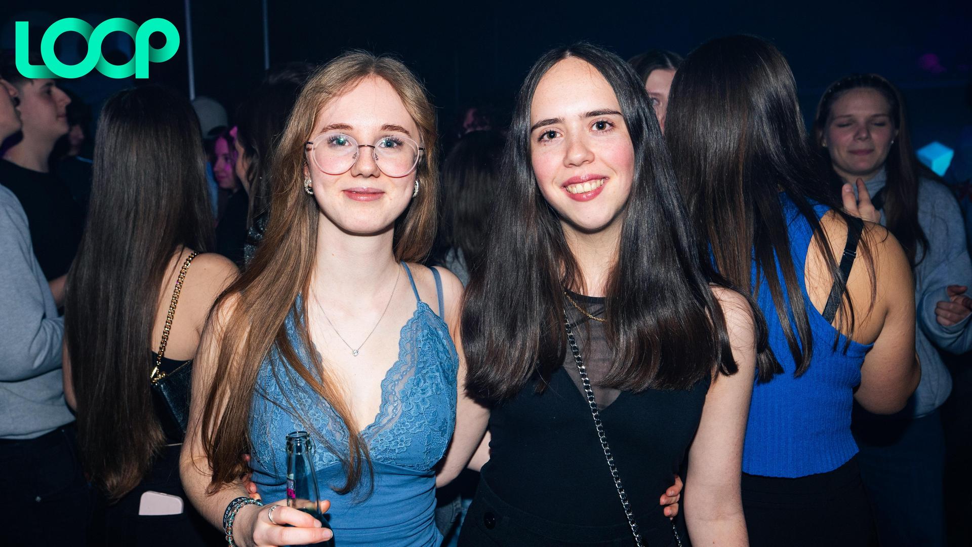 „Dark Glamour New Years Party”: Das war das Motto bei der Party am Freitag im Loop Weiden. (Bild: Hannes Stock)