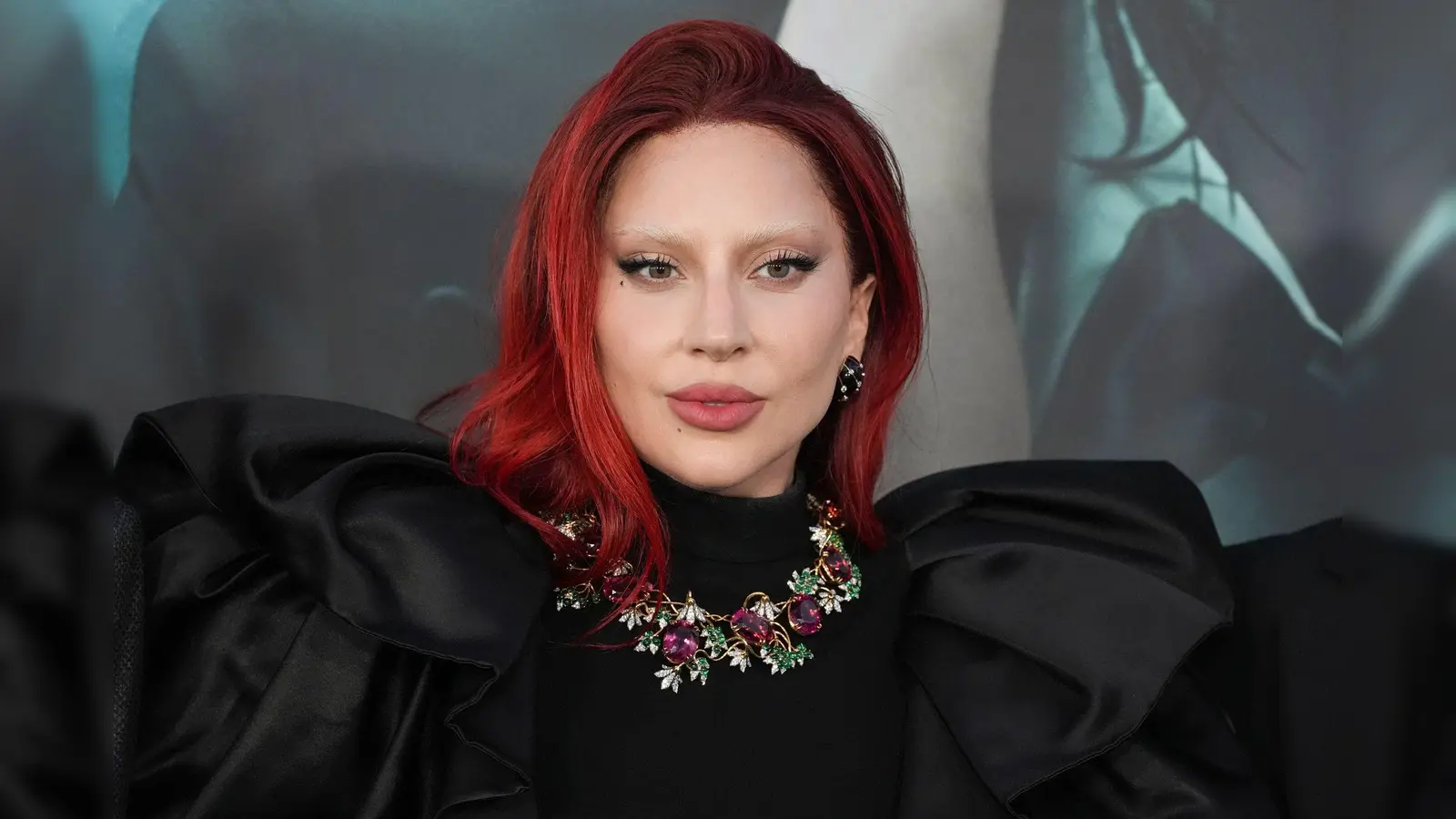 Popsängerin Lady Gaga ist diesen Sommer auch wieder als Schauspielerin zu sehen: In der populären Comedy-Horror-Serie „Wednesday“ bei Netflix hat sie eine Rolle als Lehrerin Rosaline Rotwood. (Bild: Jordan Strauss/Invision/AP/dpa)