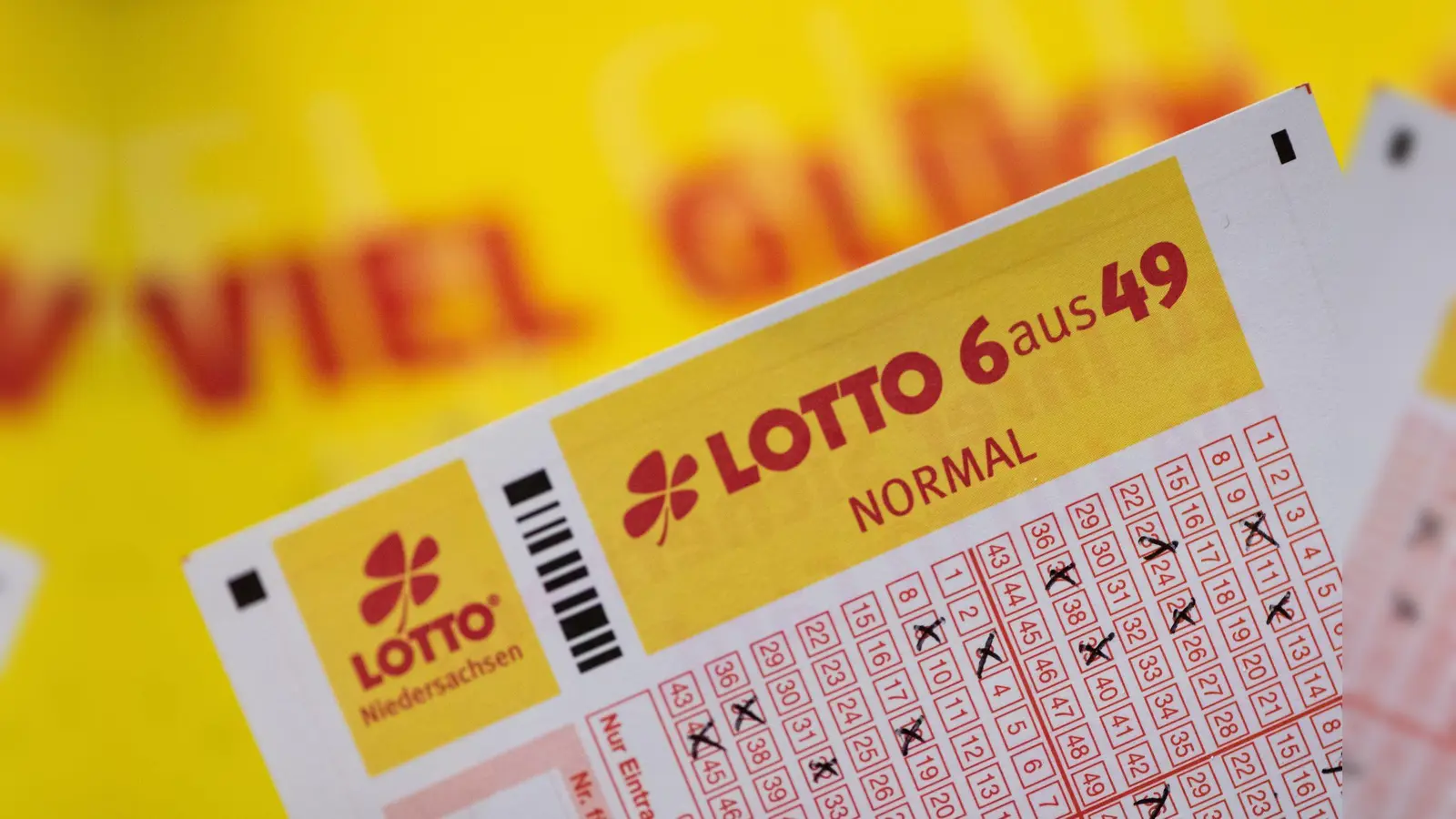 Nur eine Zahl hätte dem Oberpfälzer Glückspilz zum Jackpot gefehlt.  (Symbolbild: Swen Pförtner/dpa/Symbolbild)