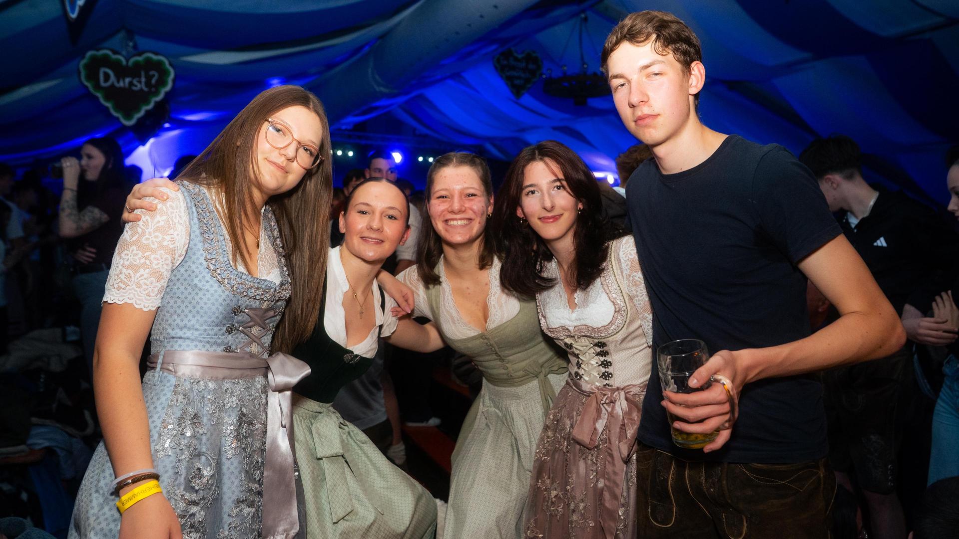 Alle Samstagsbilder der Kirwa in Weiherhammer. (Bild: Hannes Stock)