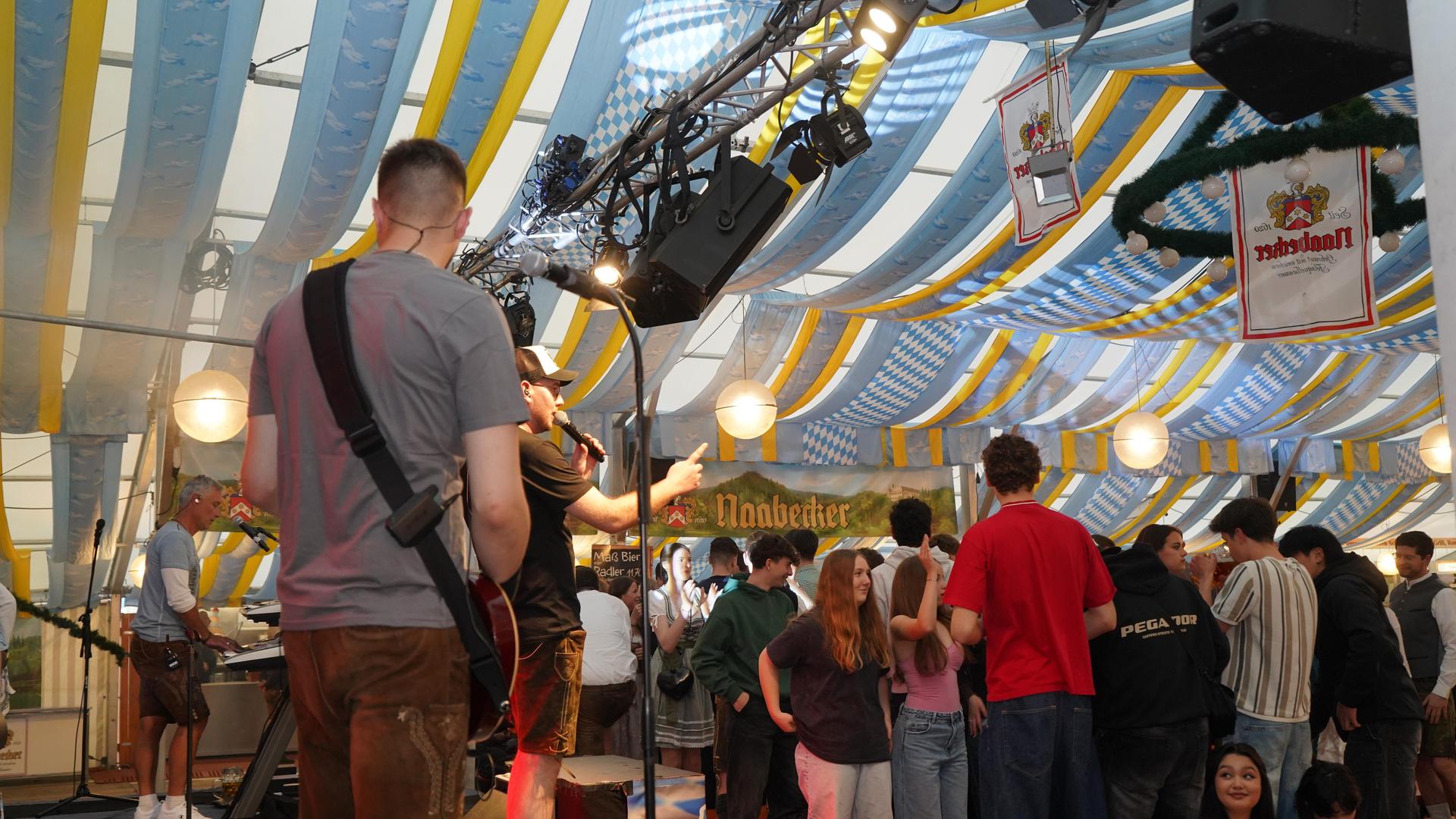 Der Frühlingsfest-Auftakt am Freitag. (Bild: mcl)