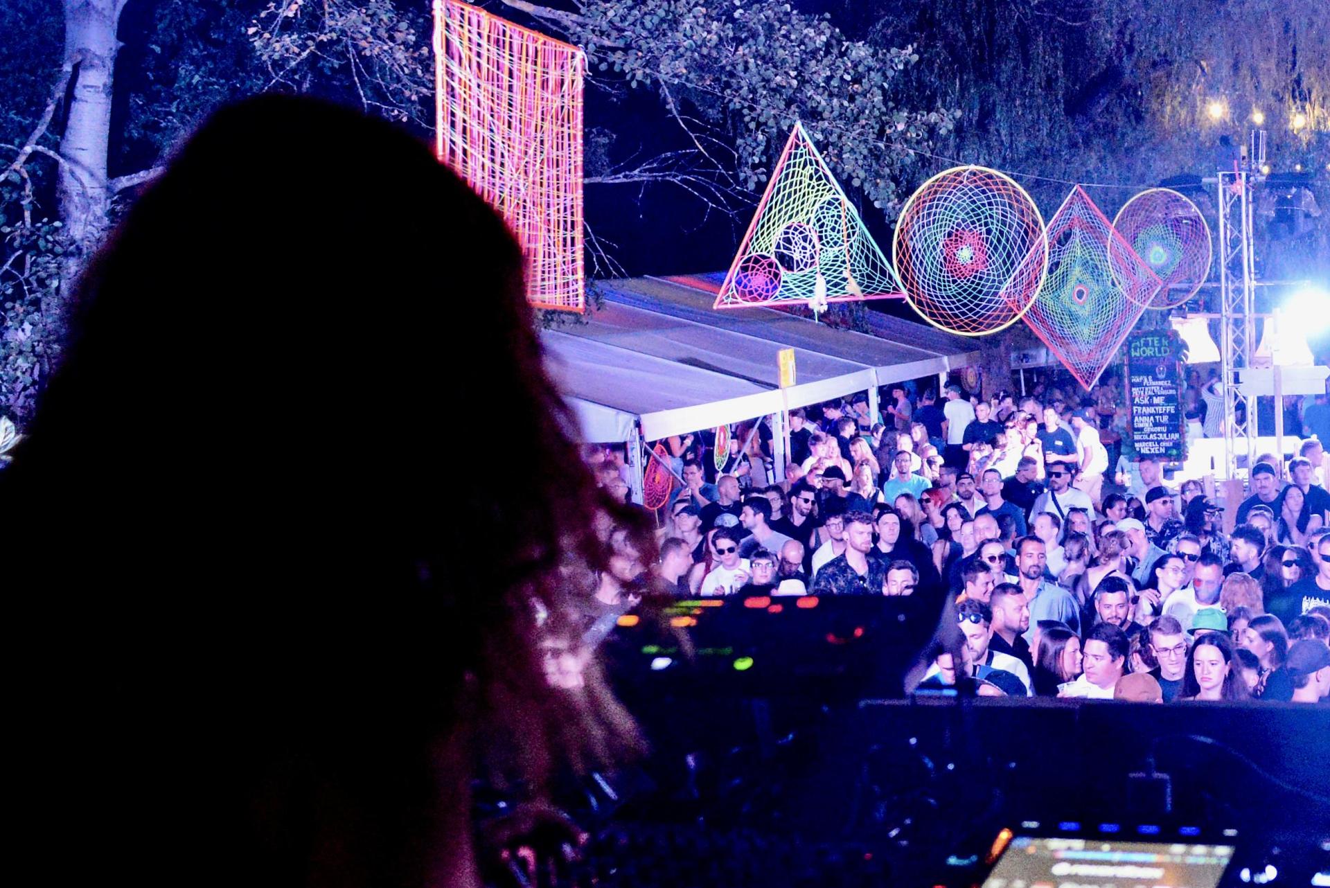 Vergangenes Jahr gab es beim „After World”-Open-Air in Immenreuth nachts kein Halten mehr: Die Tanzfläche war komplett belegt. (Archivbild: Antonia Raps/exb)