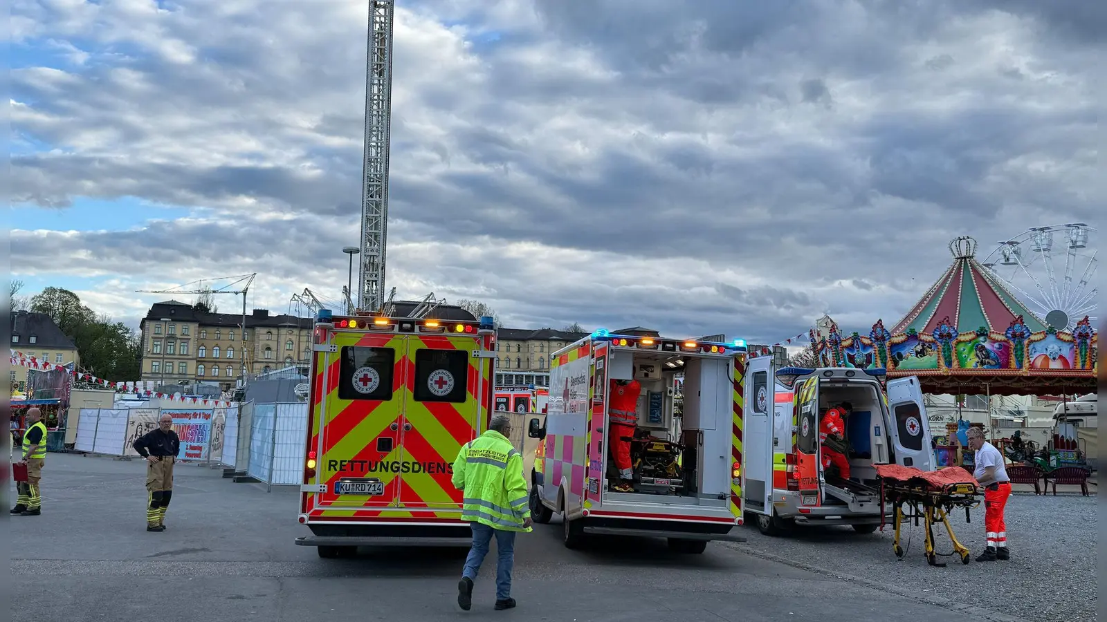Auf dem Volksfest in Bayreuth ist es am Abend zu einem Unfall gekommen.  (Bild: Ferdinand Merzbach/NEWS5/dpa)