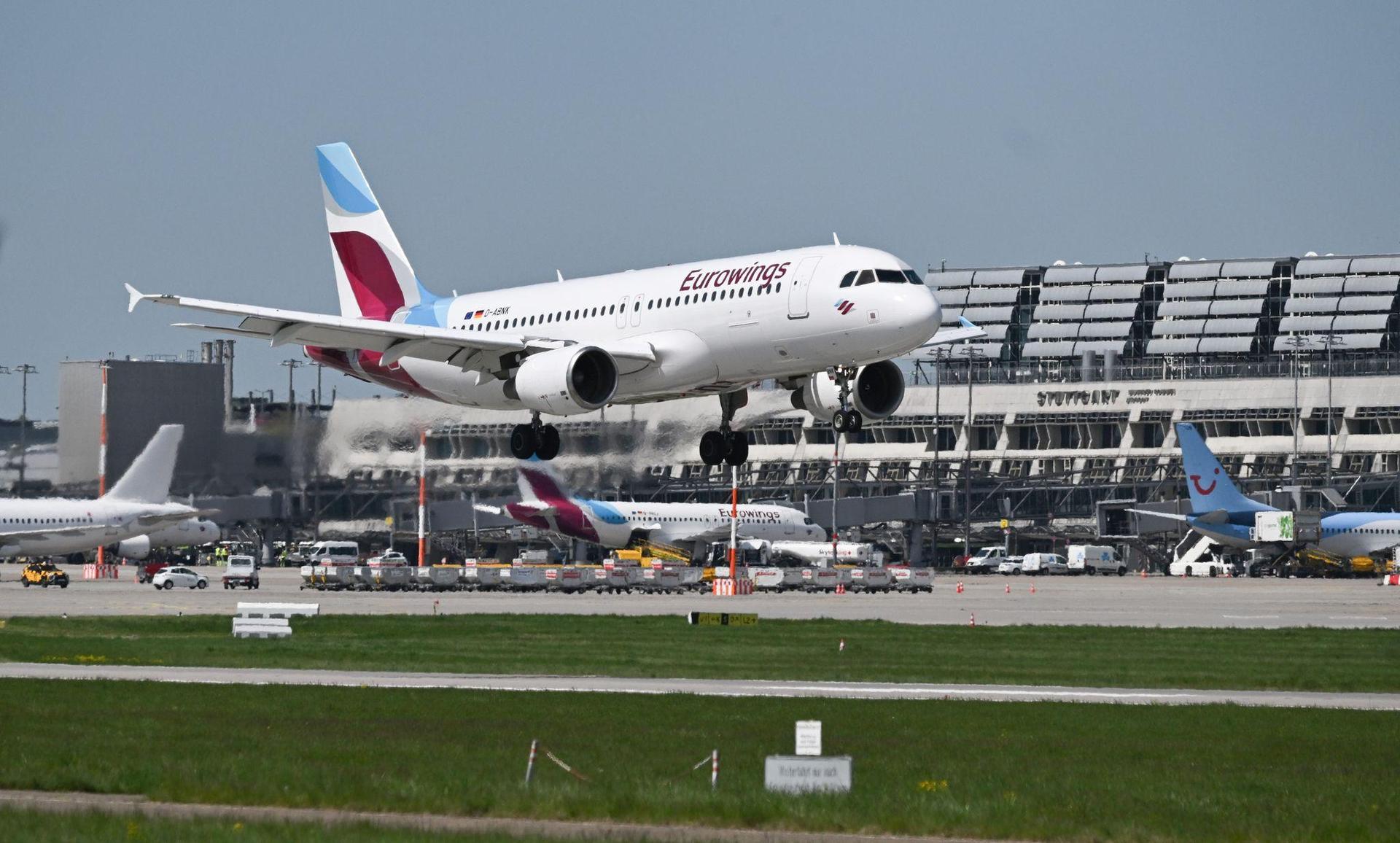 Die Lufthansa-Tochter Eurowings startet von zahlreichen Flughäfen in Deutschland.  (Bild: Bernd Weißbrod/dpa)