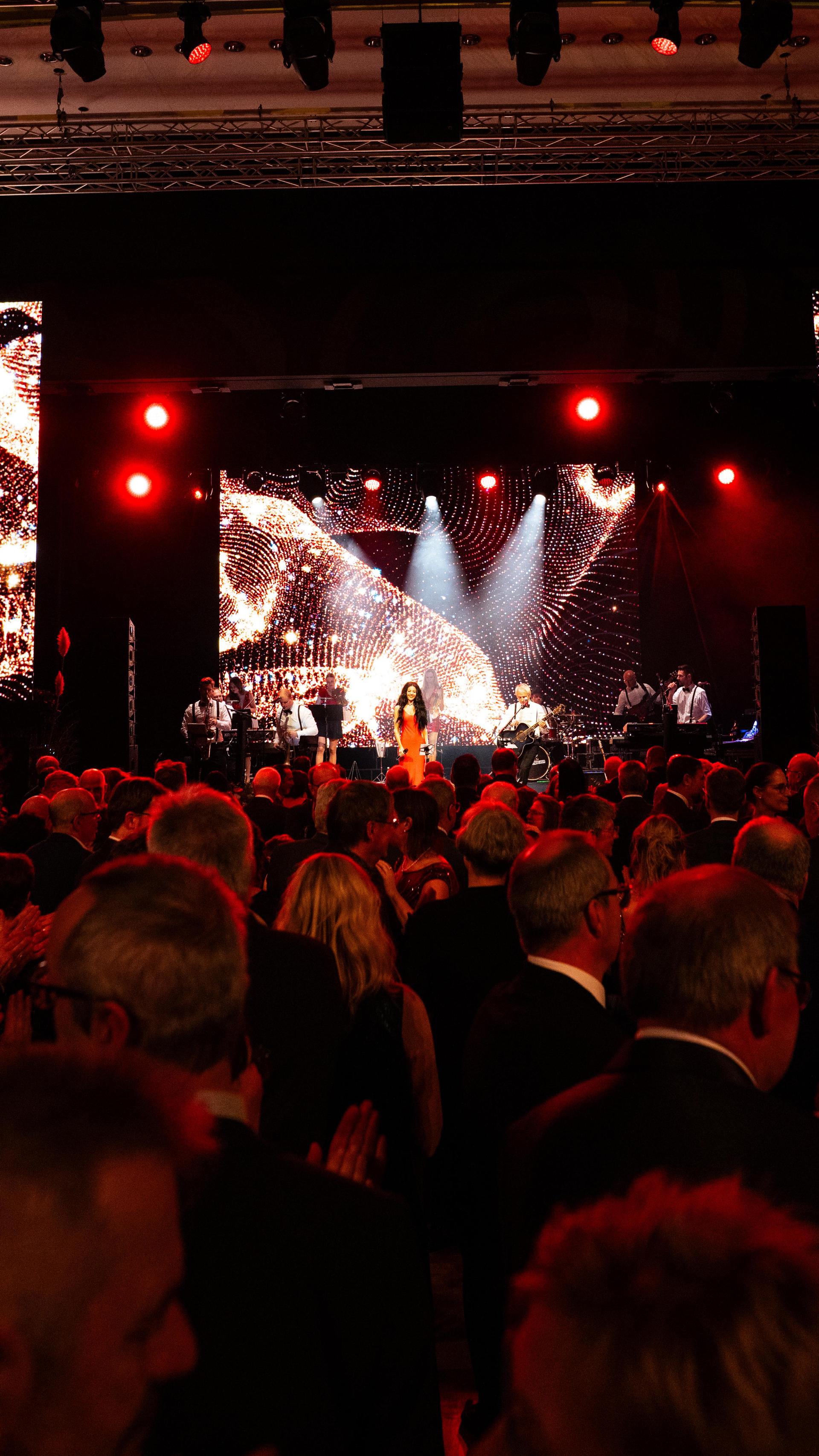 Am Samstag wurde es in der Weidener Max-Reger-Halle außergewöhnlich festlich. (Bild: Hannes Stock)