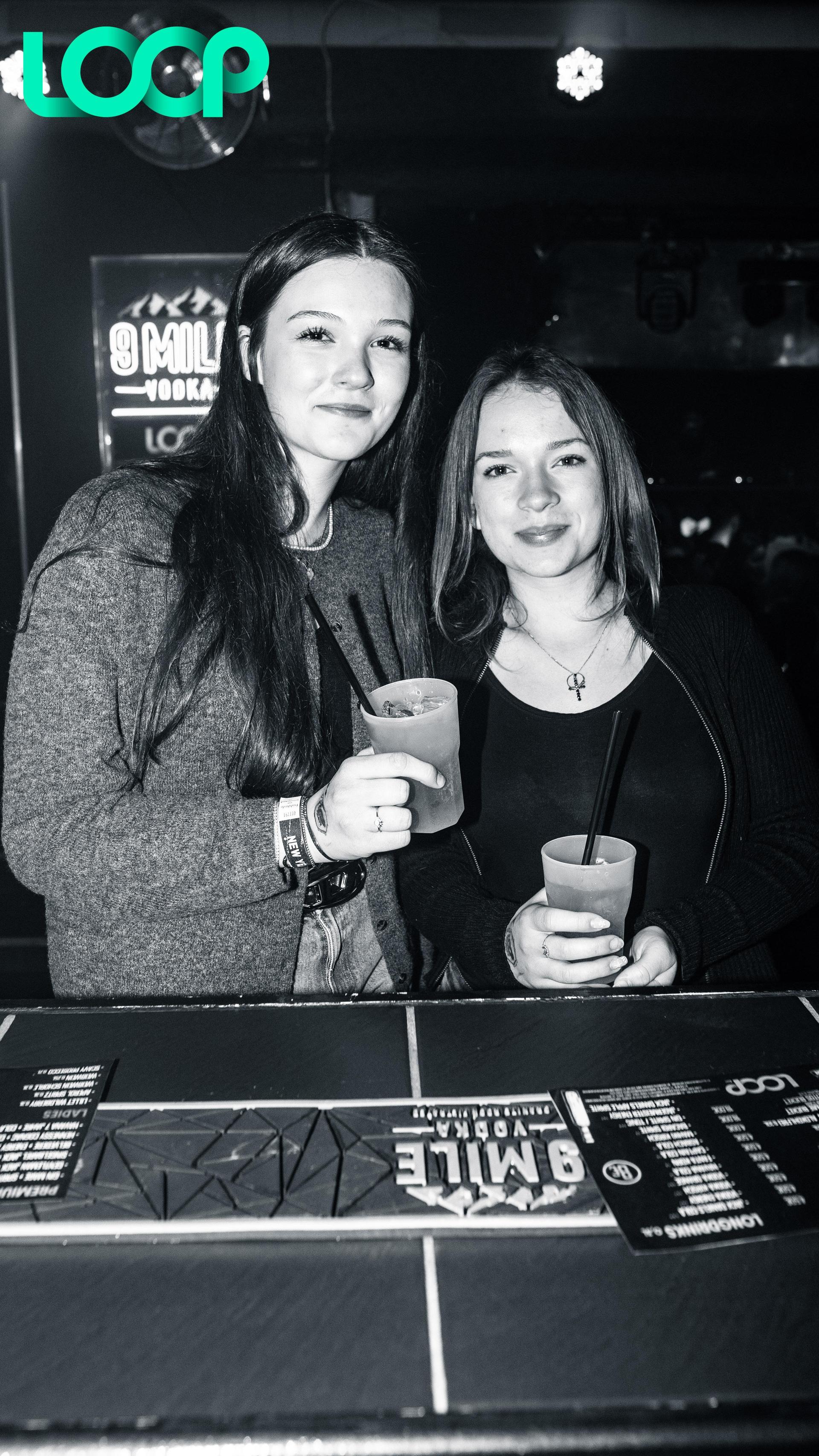 „Dark Glamour New Years Party”: Das war das Motto bei der Party am Freitag im Loop Weiden. (Bild: Hannes Stock)