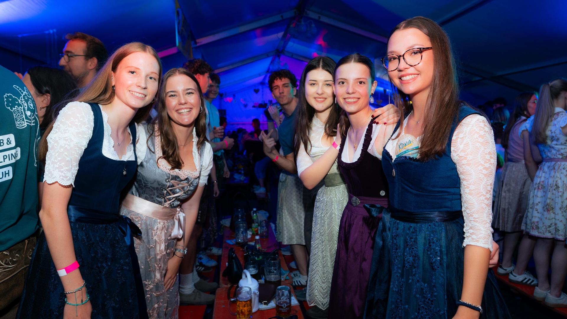 Gute Stimmung, volles Zelt und super Momentaufnahmen. (Bild: Hannes Stock)