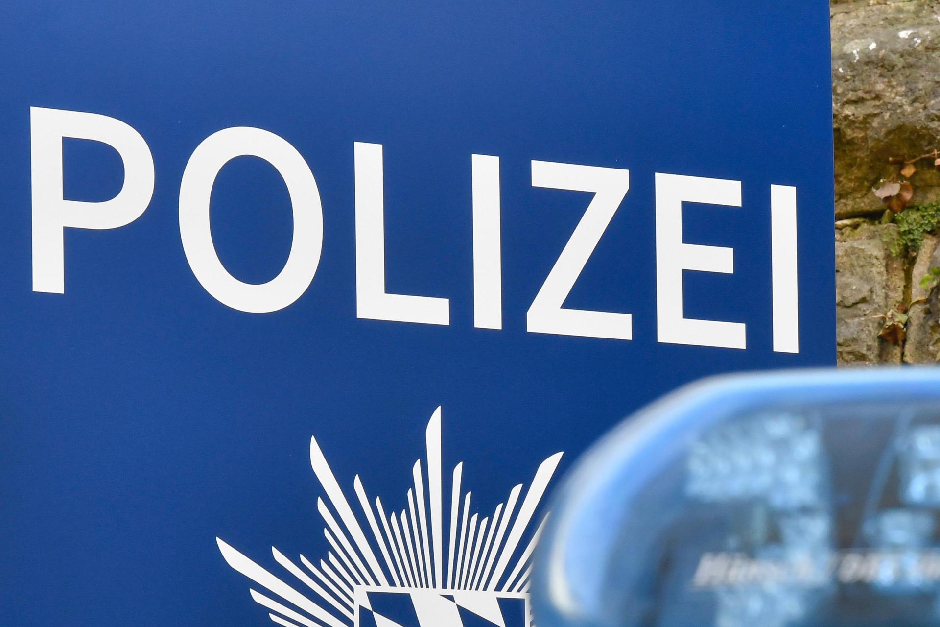 Unbekannte haben in Eschenbach ein vorfahrtgebendes Verkehrszeichen verdreht. Die Polizei warnt vor der Gefahr und sucht Zeugen. (Symbolbild: Petra Hartl)