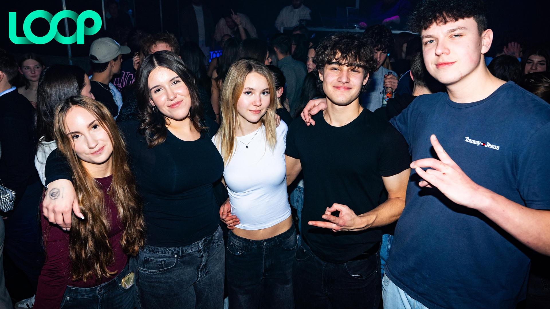 „Dark Glamour New Years Party”: Das war das Motto bei der Party am Freitag im Loop Weiden. (Bild: Hannes Stock)