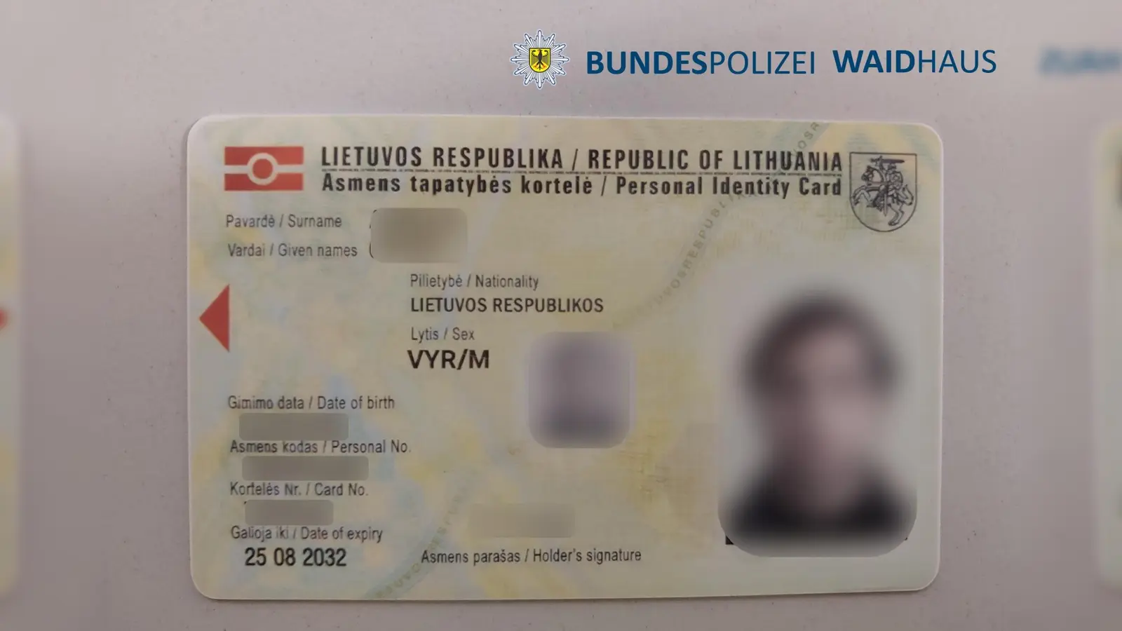 Bei Kontrollen in Waidhaus hat die Bundespolizei drei unerlaubte Einreisen verhindert, dabei entdeckten sie unter anderem gefälschte Ausweise. (Symbolbild: Bundespolizei)