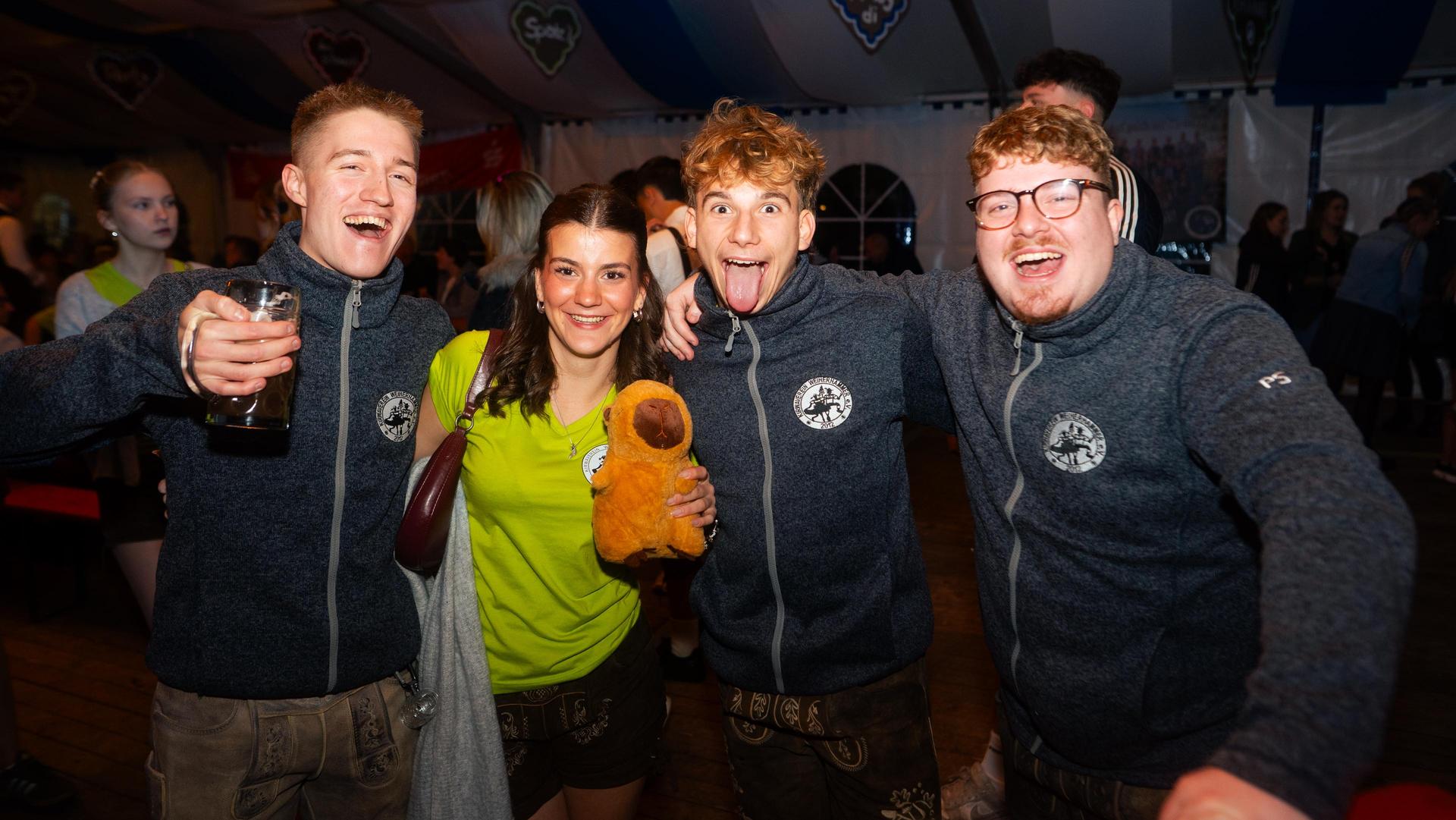 Alle Bilder vom Freitagabend auf der Kirwa in Weiherhammer. (Bild: Hannes Stock)