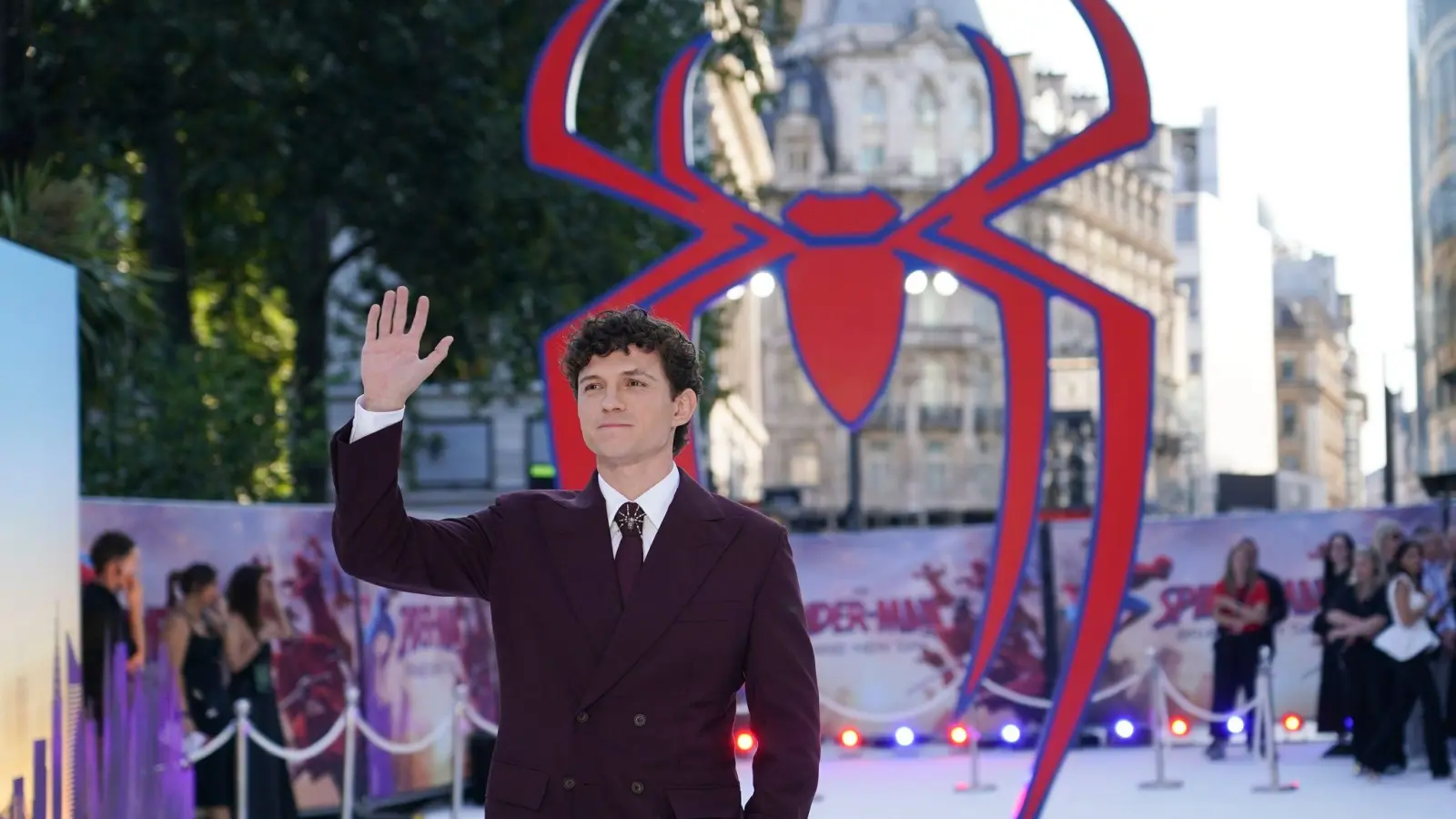 In Russland muss Spider-Man warten, bis der dicke fette Pfannekuchen über die Leinwände gerollt ist. (Archivbild) (Bild: Alberto Pezzali/Invision/AP/dpa)