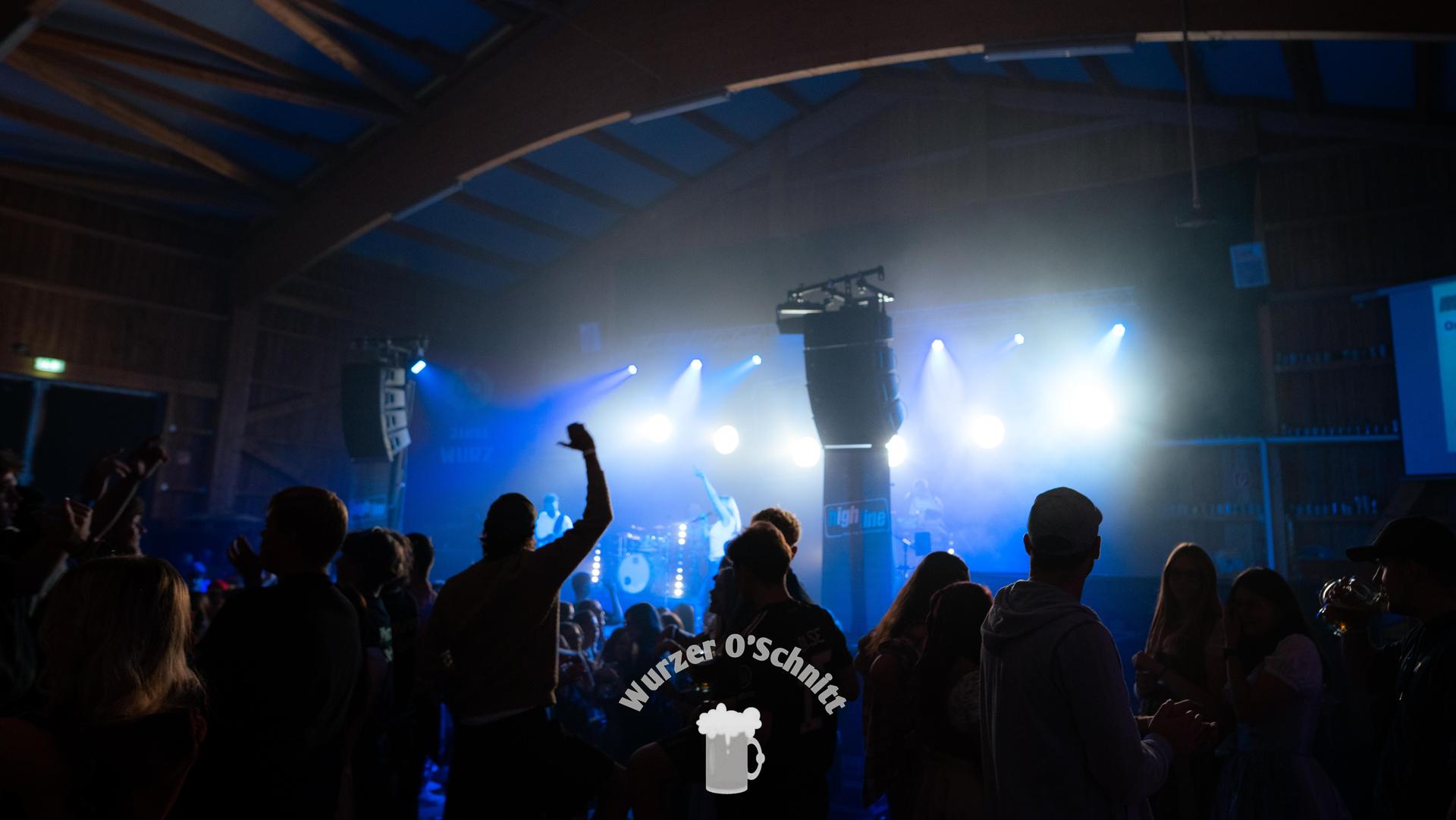 Die Musik sorgt für volle Tanzflächen. (Bild: Hannes Stock)