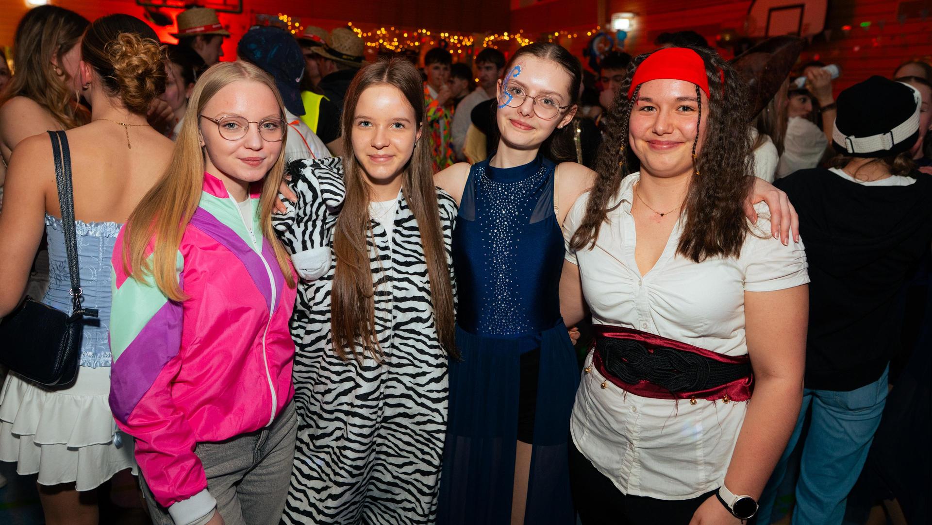Beim Faschingsball des FC Luhe gings mit Vollgas weiter im Faschingstreiben.  (Bild: Hannes Stock)