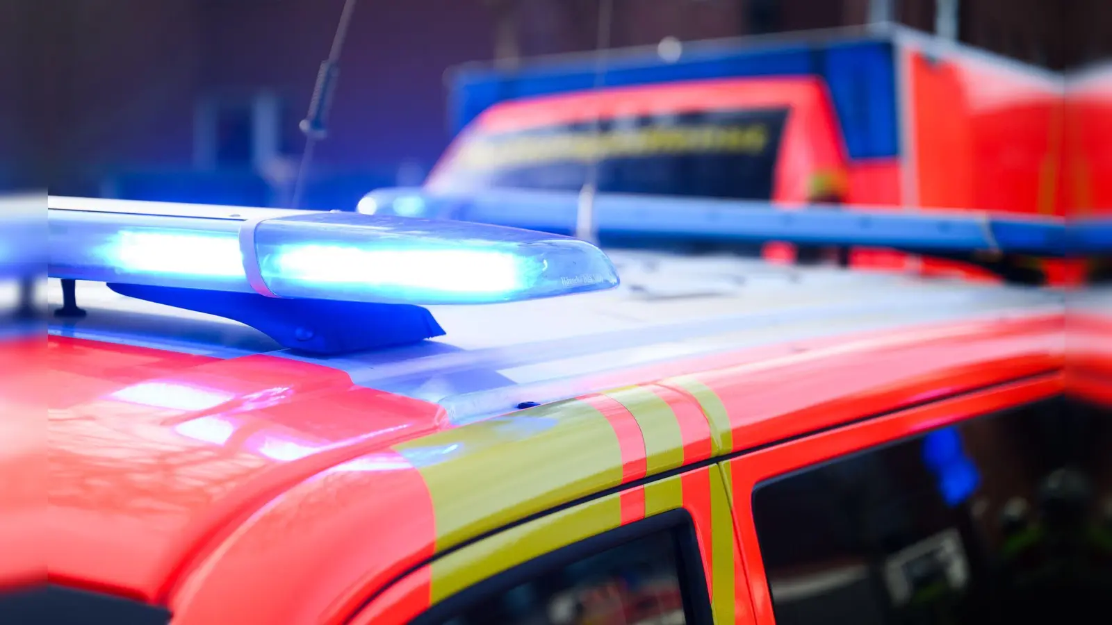 Der 16-Jährige kam in ein Krankenhaus. (Symbolbild) (Bild: Julian Stratenschulte/dpa)