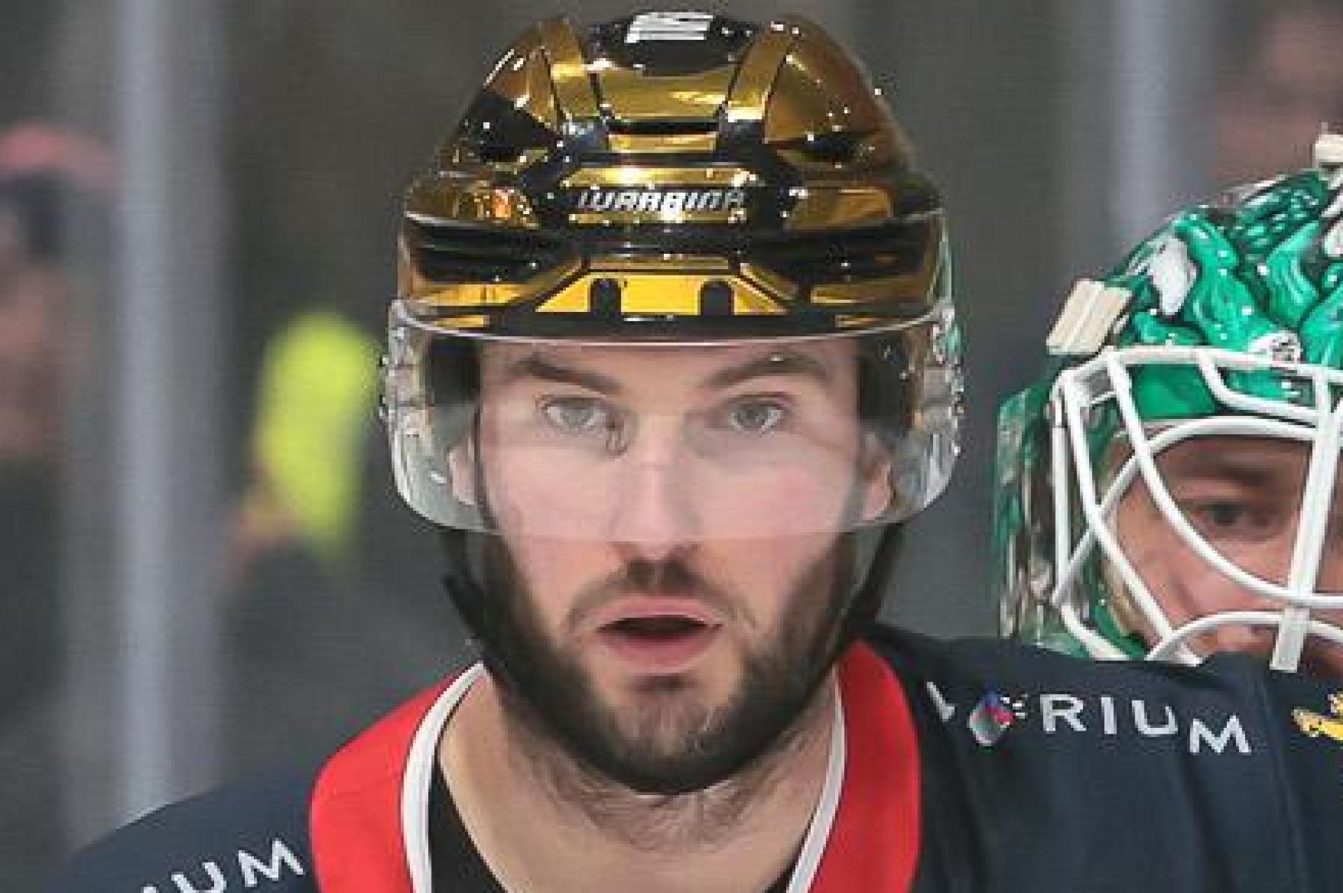 Jordan Knackstedt (vorne, im Trikot der Selber Wölfe) wechselt von den Hannover Scorpions zu den Blue Devils Weiden. (Archivbild: Mario Wiedel)