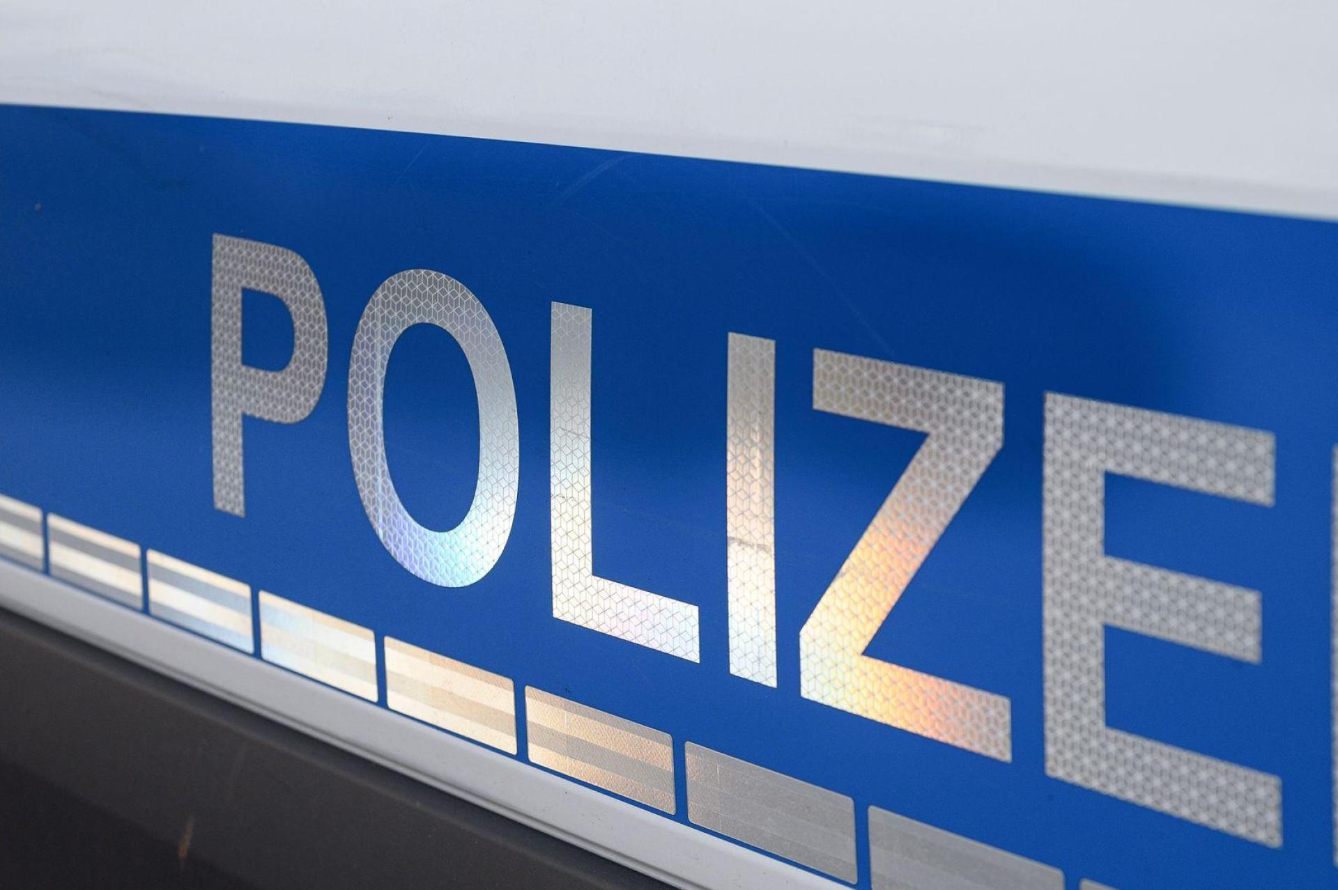 Die Polizei deckte eine Ladendiebstahl-Serie im Weidener Süden auf.  (Symbolbild: Daniel Vogl/dpa)