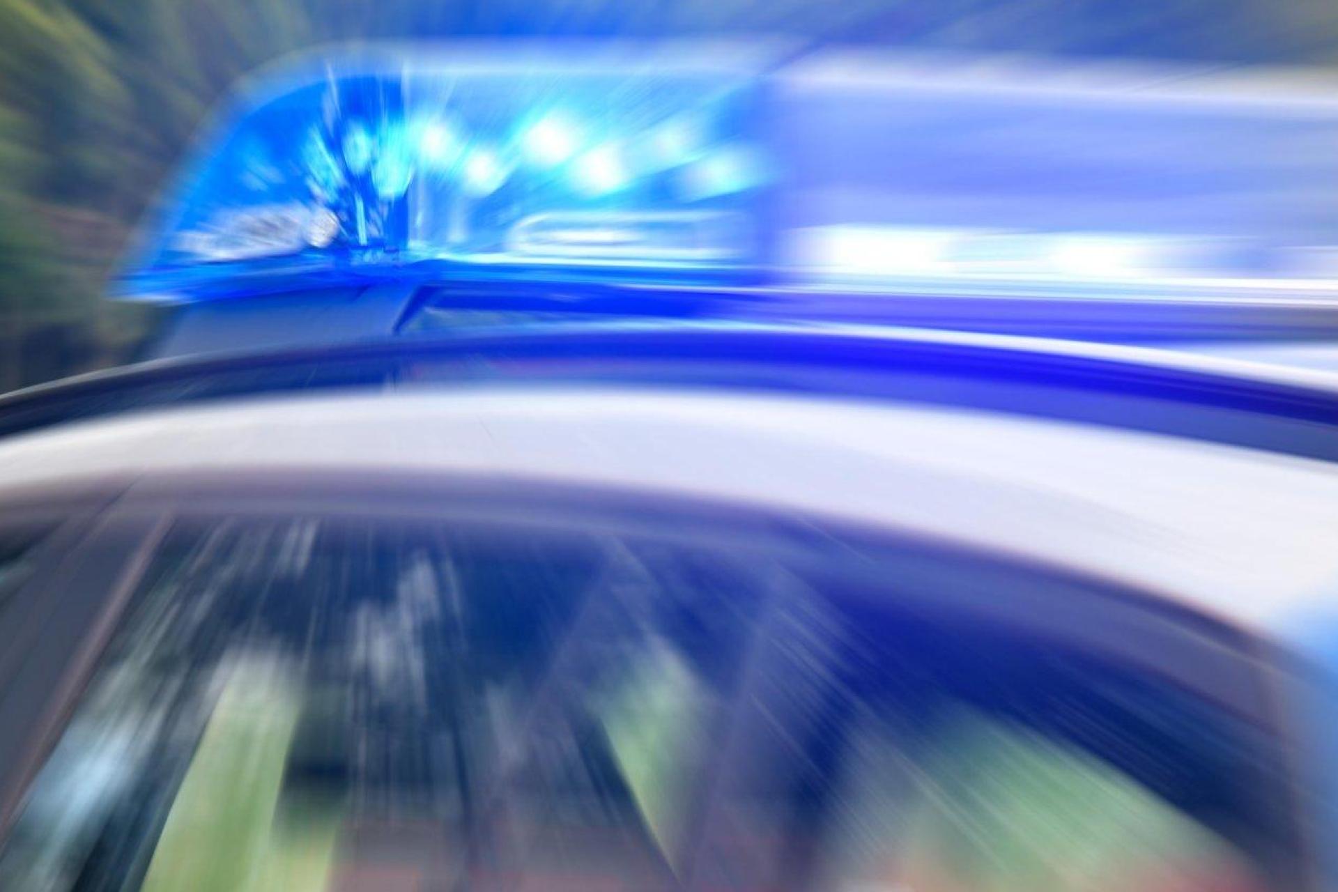 Bei einem Unfall nahe der Silberhütte wurde ein junger Autofahrer nur leicht verletzt, teilt die Polizei Tirschenreuth mit. (Symbolbild: Petra Hartl)