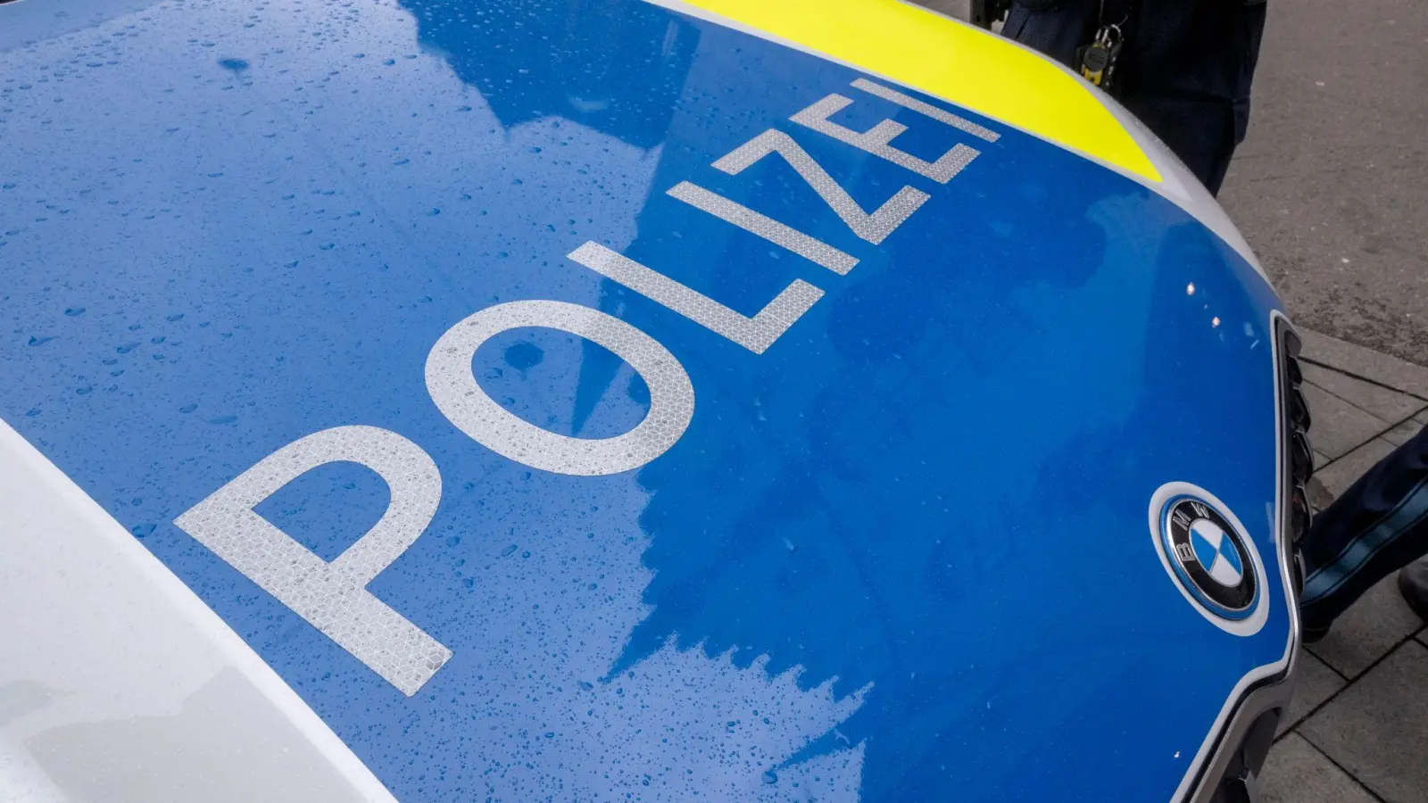 Die Polizei in Bayreuth hat nach einem 25-Jährigen gesucht, der aus der JVA in Bayreuth entkam. Nun ist er selbstständig in die Einrichtung zurückgekehrt. (Symbolbild: adobestock.com)