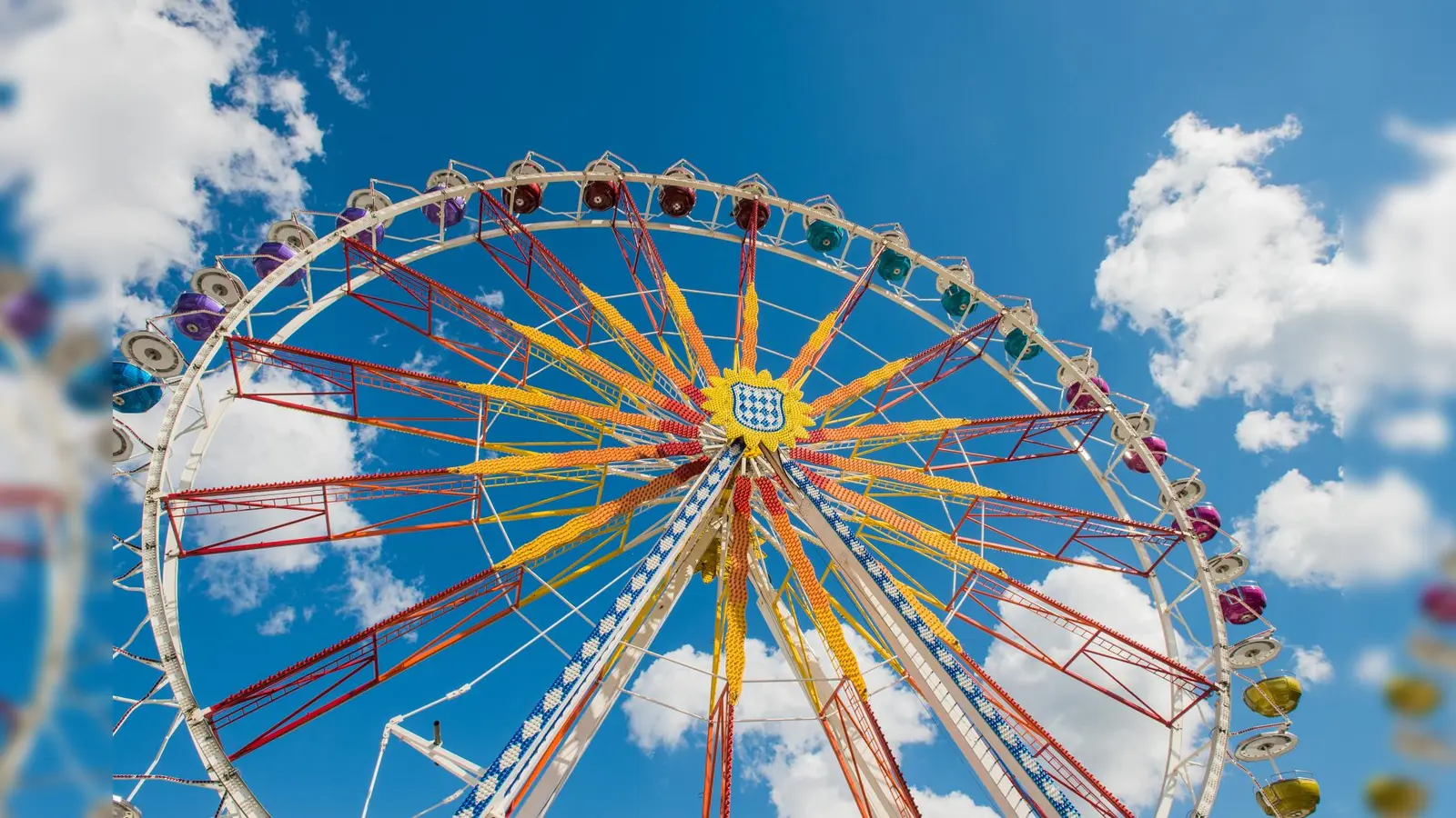 Ein Bild aus dem Jahr 2015 – das Riesenrad ist aber auch auf der Herbstdult 2025 fester Bestandteil.  (Bild: Sebastian Pieknik)
