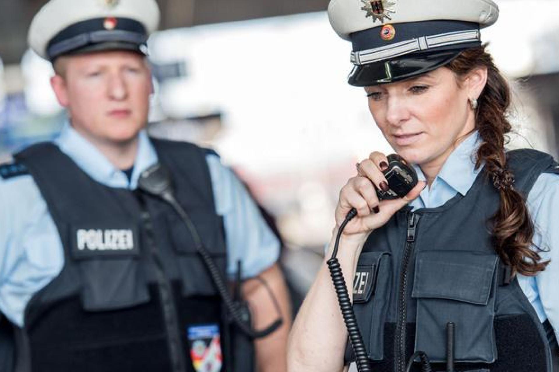 Bundespolizisten haben am Samstagabend am Hauptbahnhof Regensburg drei vermisste Mädchen im Alter von 15, 16 und 17 Jahren festgestellt. (Symbolbild: Bundespolizei)