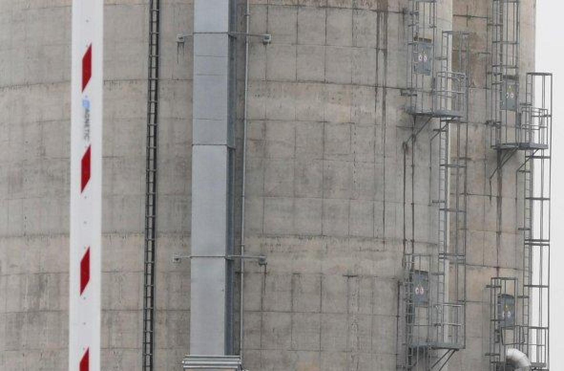 Das Ziegler-Werksgelände in Döllnitz bei Pressath. Auch hier hat es schon gebrannt. Am Dienstag brach ein Feuer im Werk in Hütten bei Grafenwöhr aus. (Archivbild: Gabi Schönberger)