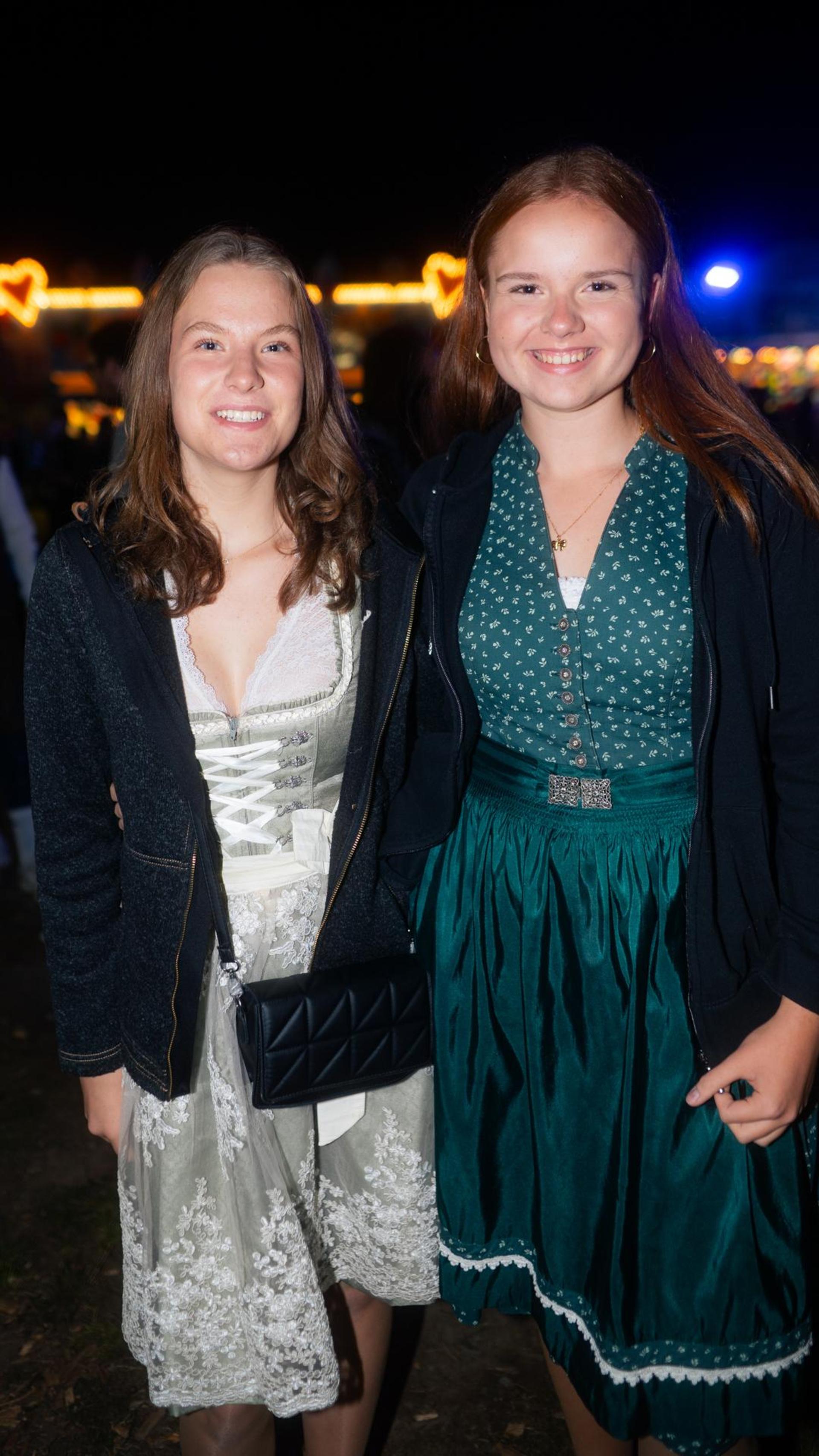 Die Quertreiber rocken am Samstagabend das Festzelt bei der Kirwa in Wernberg.  (Bild: Hannes Stock)
