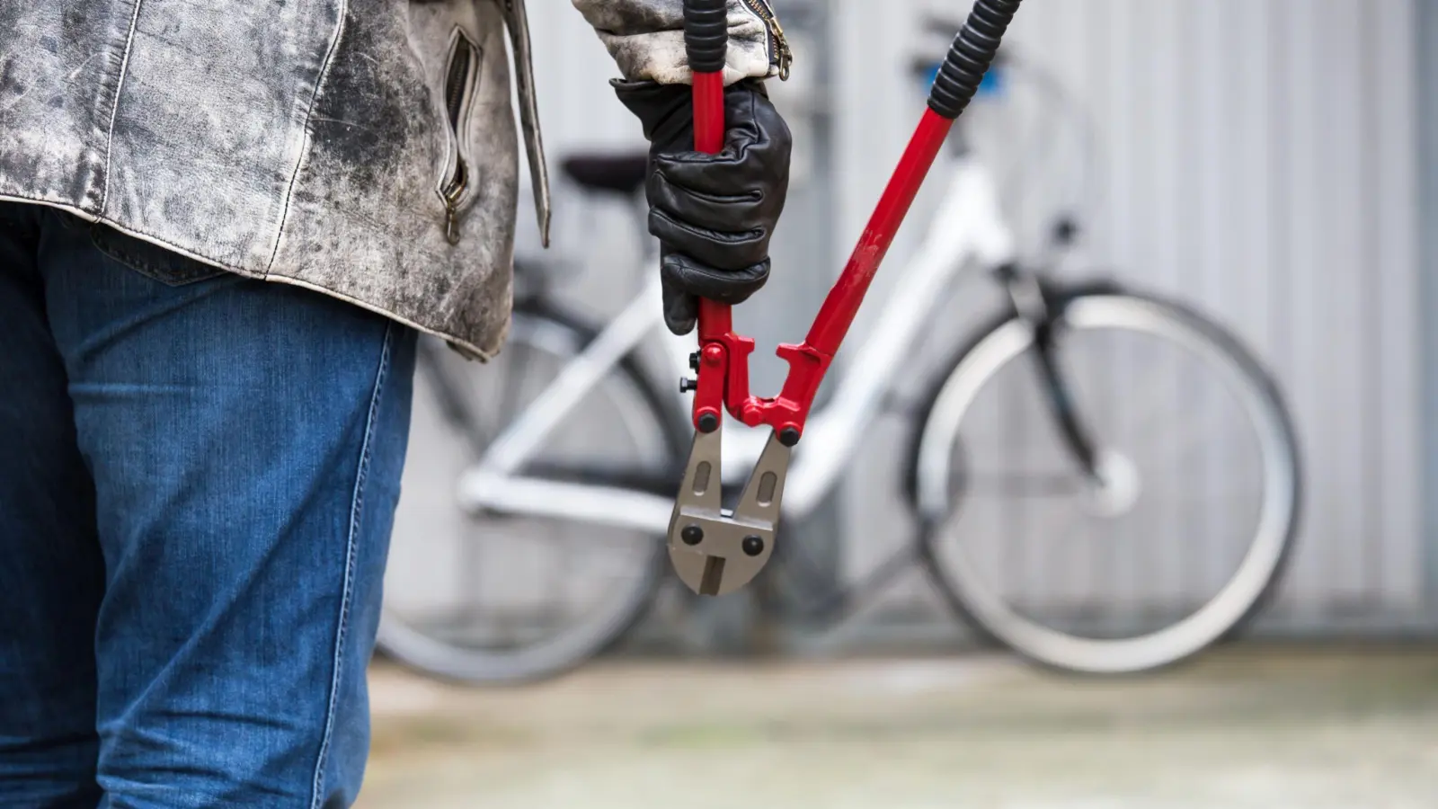 Unbekannte haben in Weiden in der Schweigerstraße ein E-Bike gestohlen. Es war abgeschlossen.  (Symbolbild: Rainer Fuhrmann - stock.adobe.com)