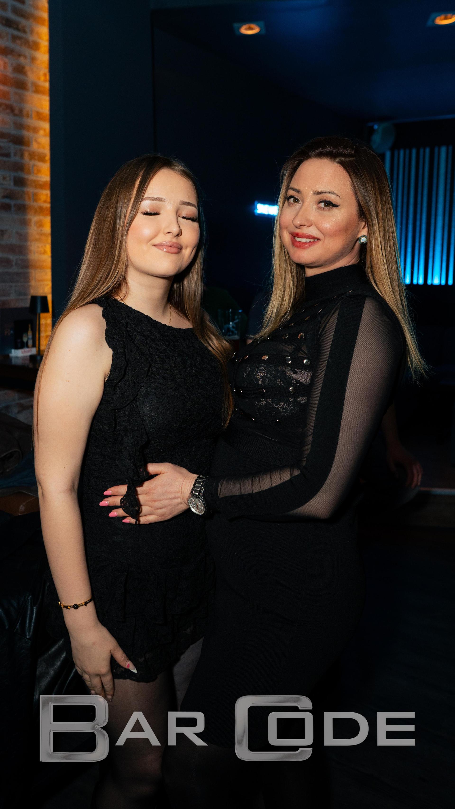 Cocktails, Bier und gute Laune gabs im Barcode am Samstagabend. (Bild: Hannes Stock)