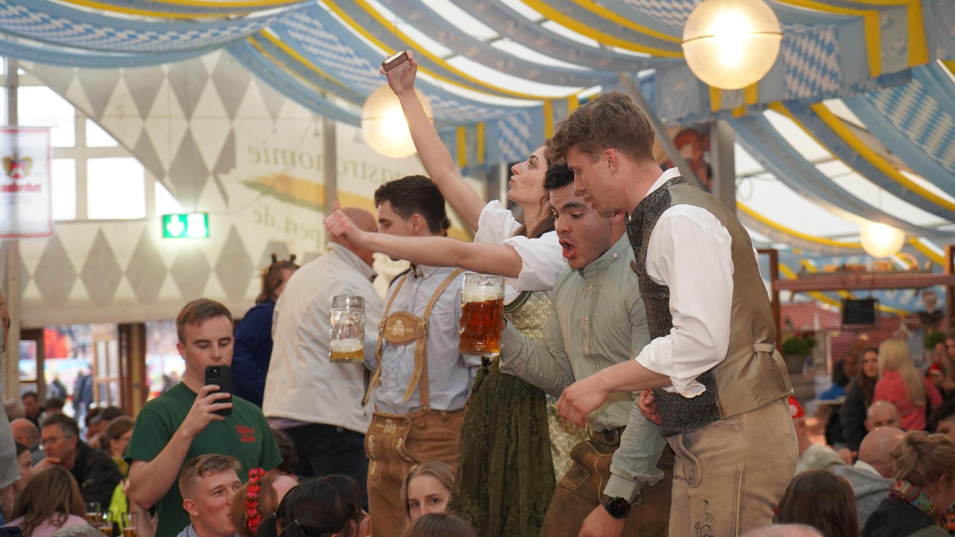 Der Frühlingsfest-Auftakt am Freitag. (Bild: mcl)