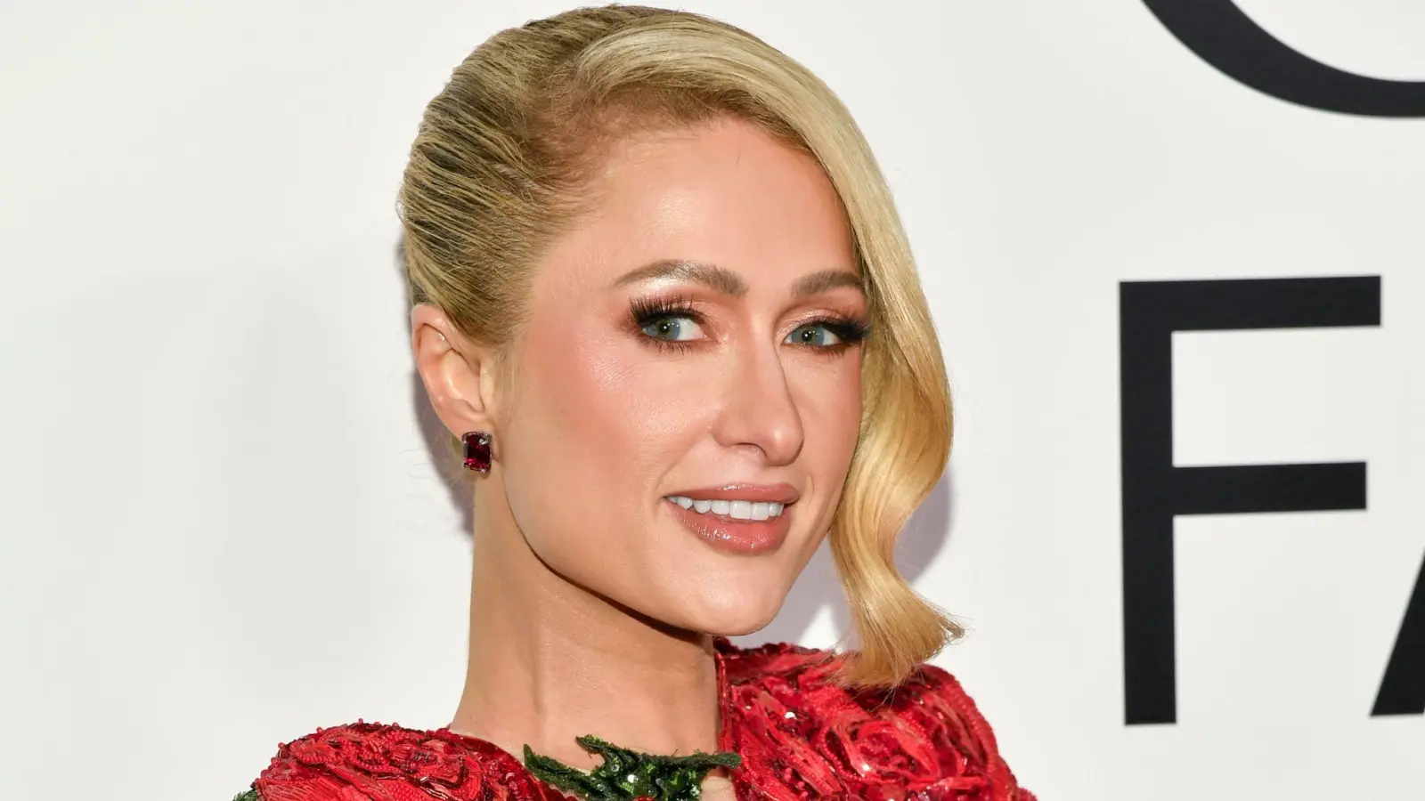 Paris Hilton postete auf X ein Video aus einem Tierheim in Los Angeles.  (Archivbild: Evan Agostini/Invision via AP/dpa)