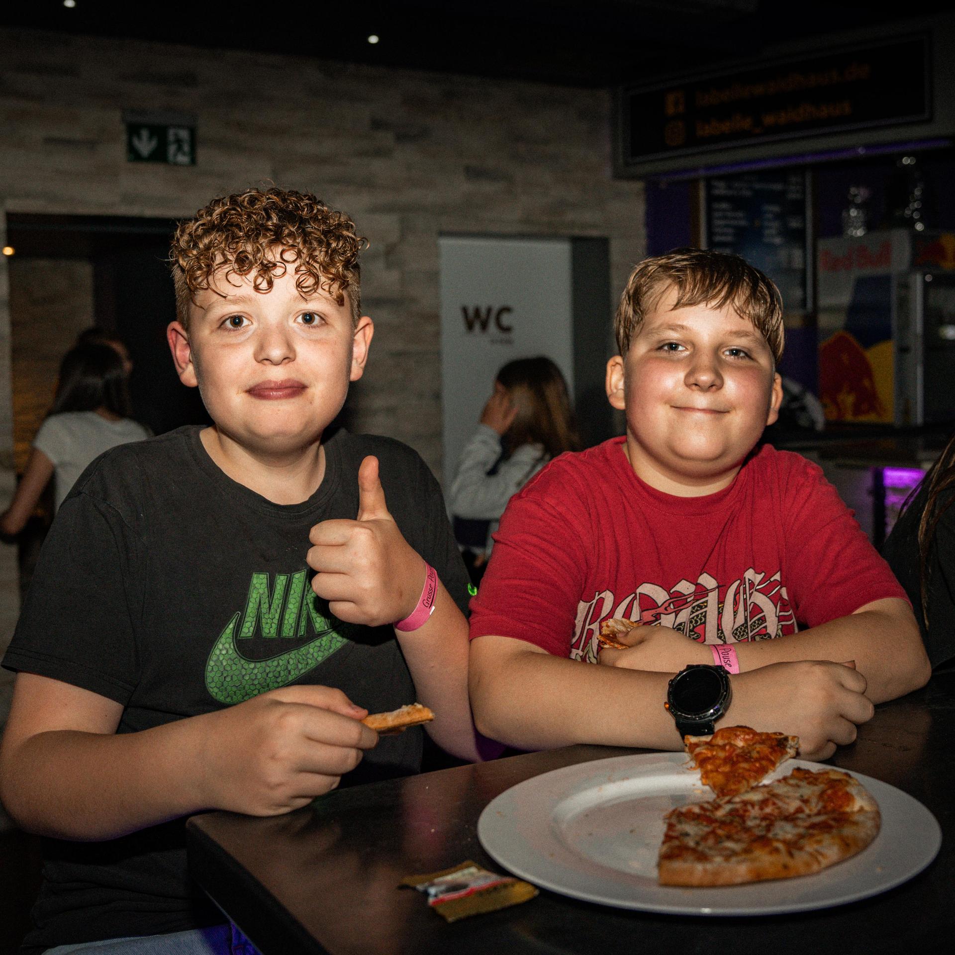 Die Teenieparty im La Belle Waidhaus. (Bild: Timo Kraus)