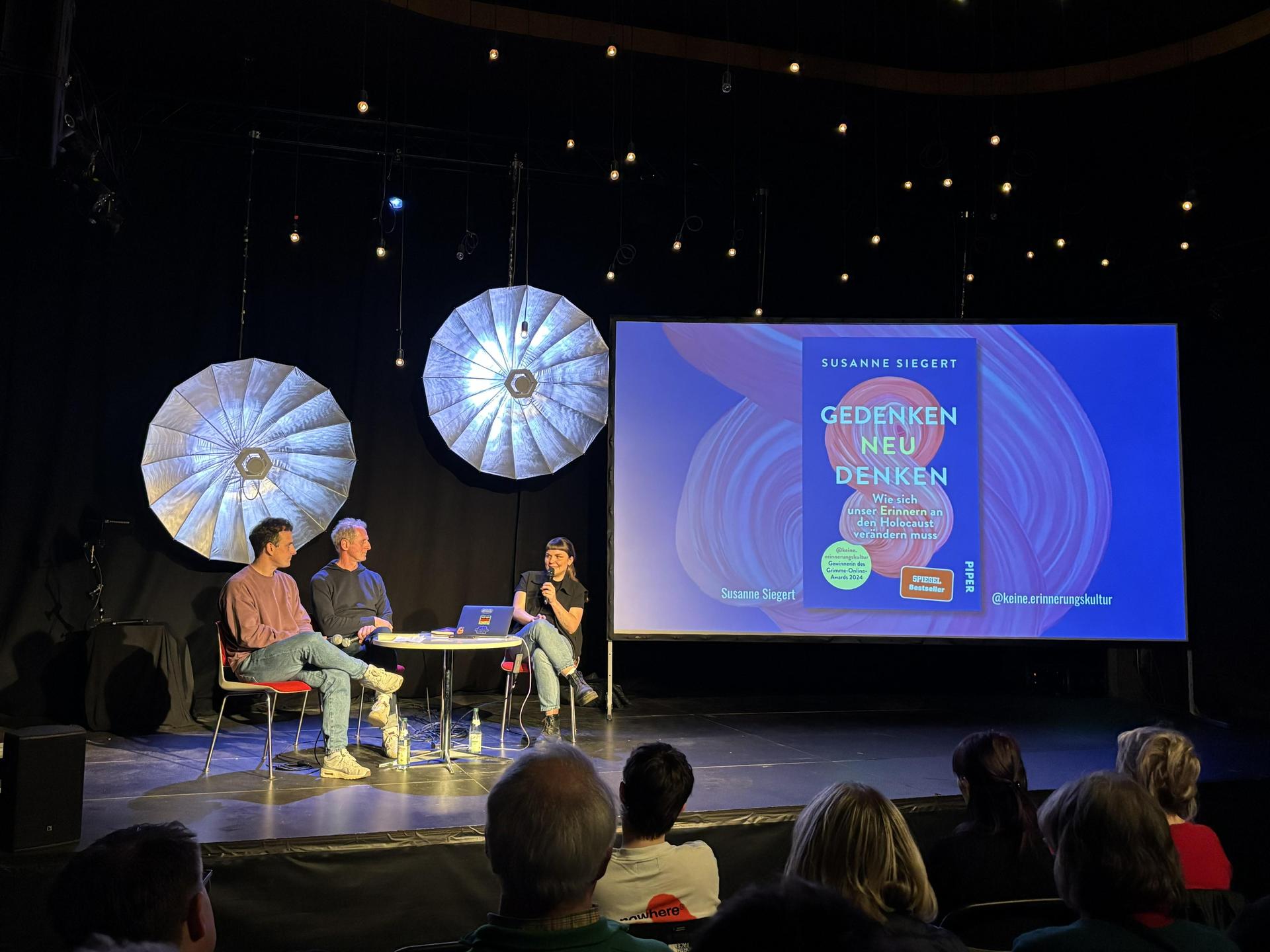 Susanne Siegert bei der Lesung in der Sünde.  (Bild: mcl)