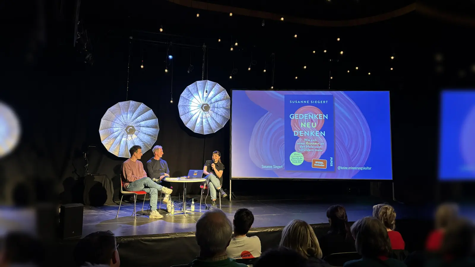 Susanne Siegert bei der Lesung in der Sünde.  (Bild: mcl)