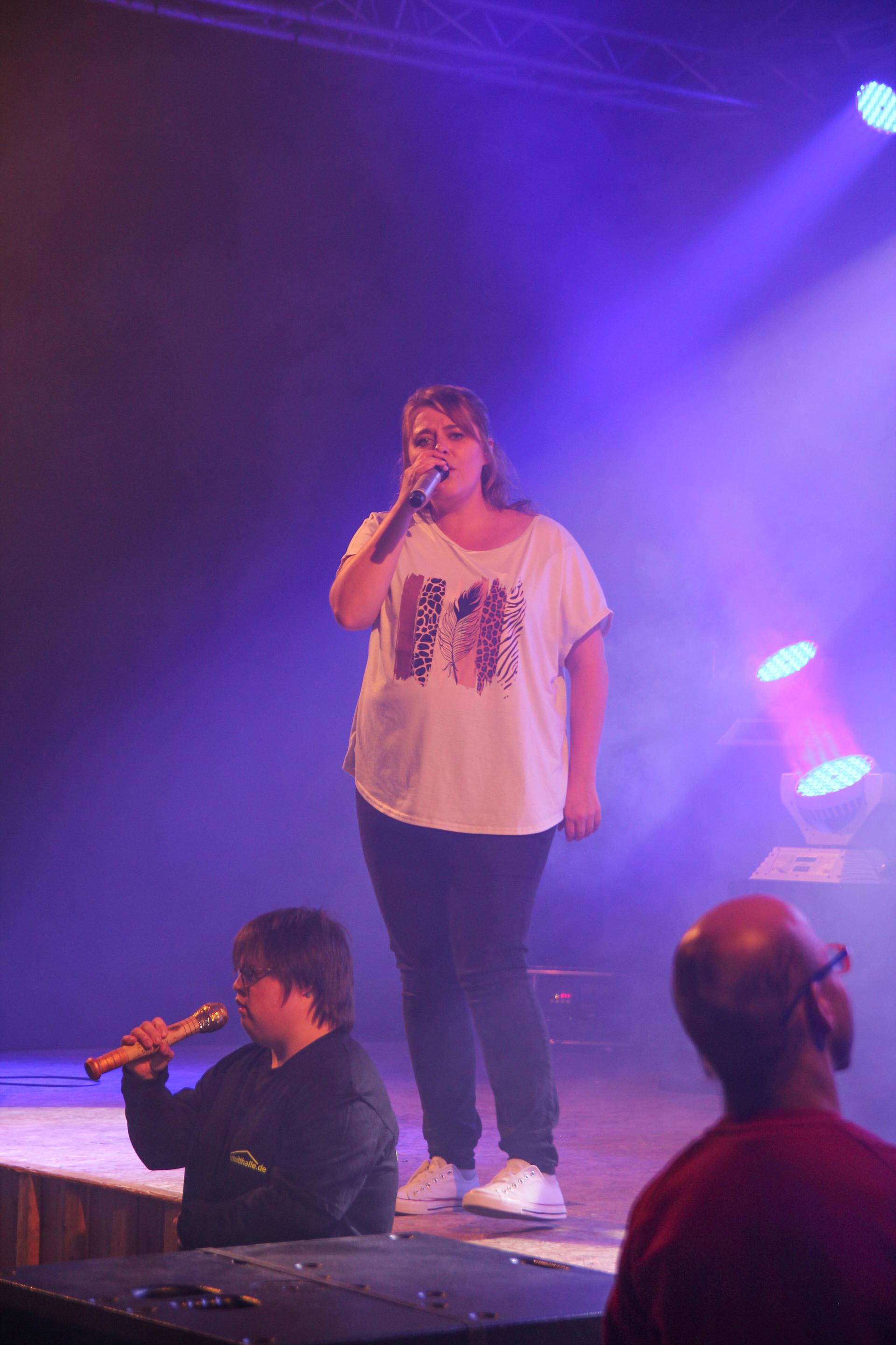 Die Band „Aeroplane” eröffnete am Freitag den Wurzer O'Schnitt. (Bild: Lea Stecher)