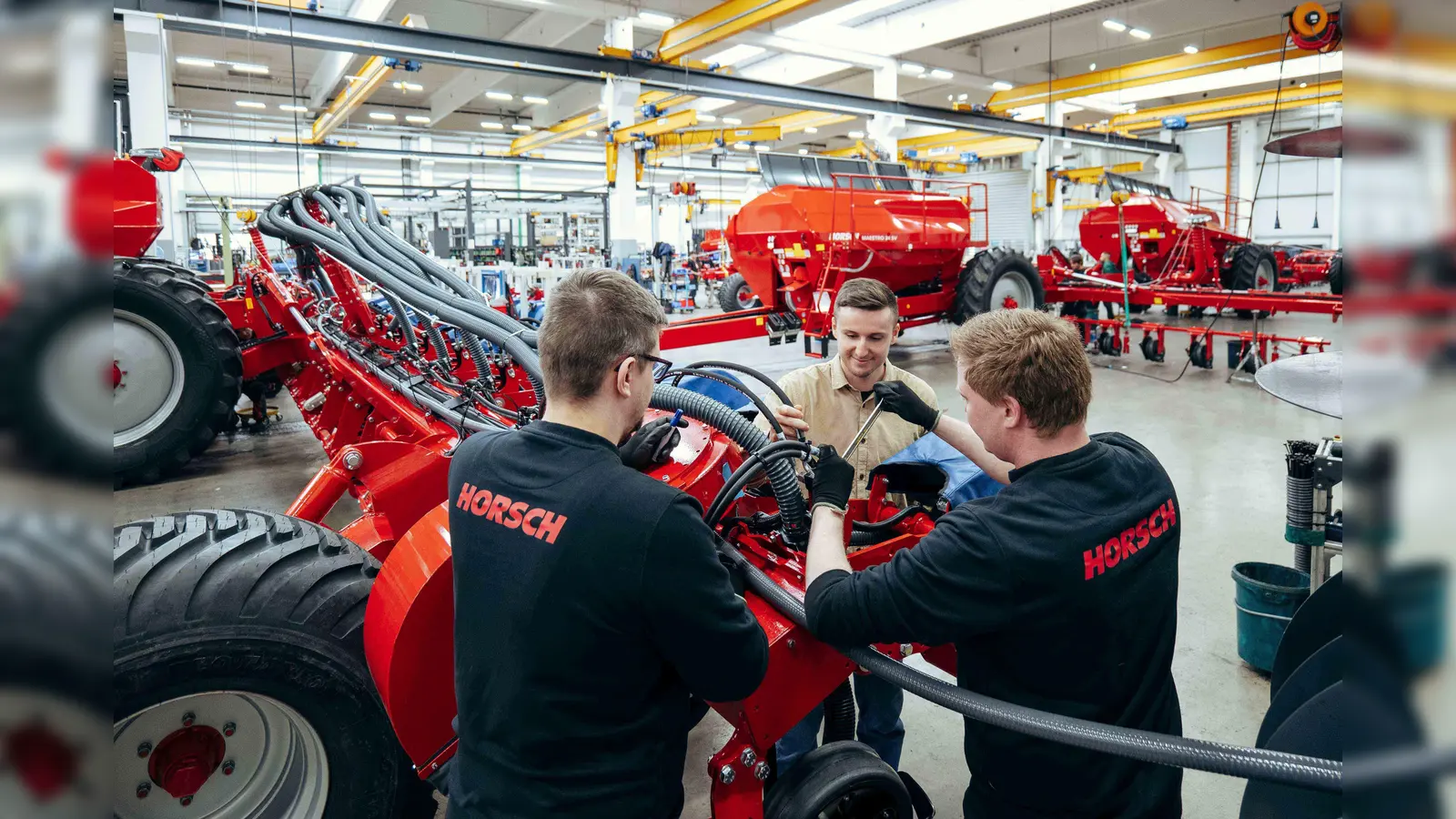 Die Studierenden können bei Horsch, dem neuen „Innovativen Lernort”, nicht nur theoretisches Wissen direkt in der Praxis anwenden, sondern bekommen auch Einblicke in das Unternehmen. (Bild: Jolanda Selting/ OTH Amberg-Weiden)