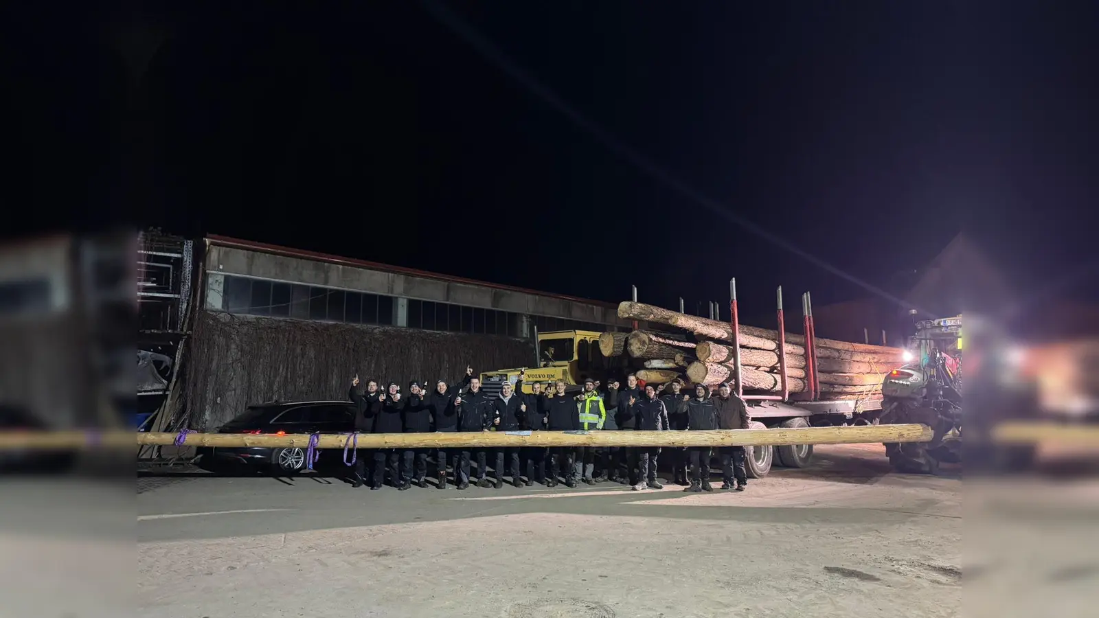 Max und seine Crew beim Maibaumklau. (Bild: Max Scheidler)