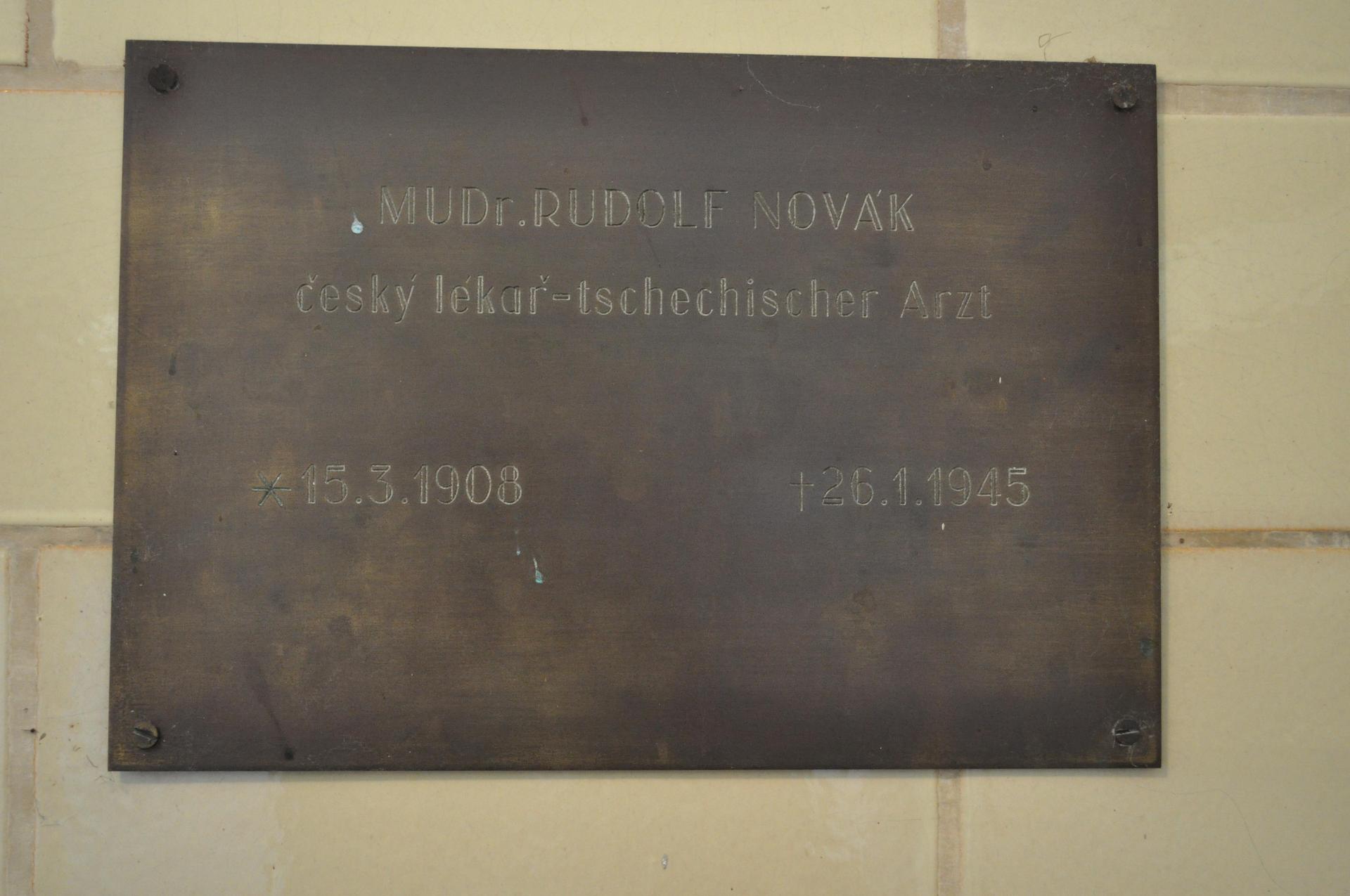 Die Gedenktafel für Rudolf Nowak ist aus dem Gelände der KZ-Gedenkstätte Flossenbürg gestohlen worden. (Bild: PI NEW/exb)
