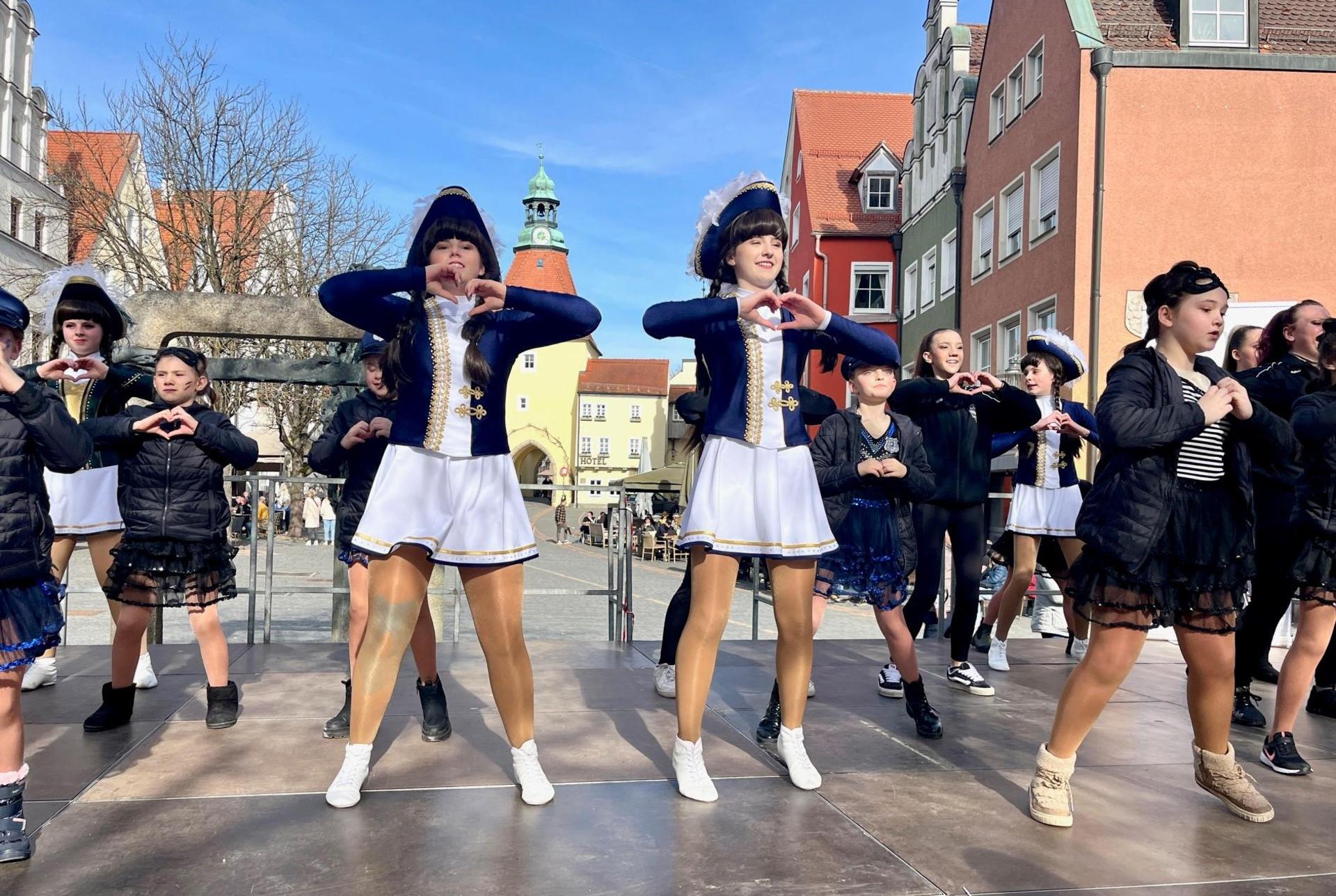 Dance Unlimited beim Auftritt im letzten Jahr. (Archivbild: Gabi Schönberger)