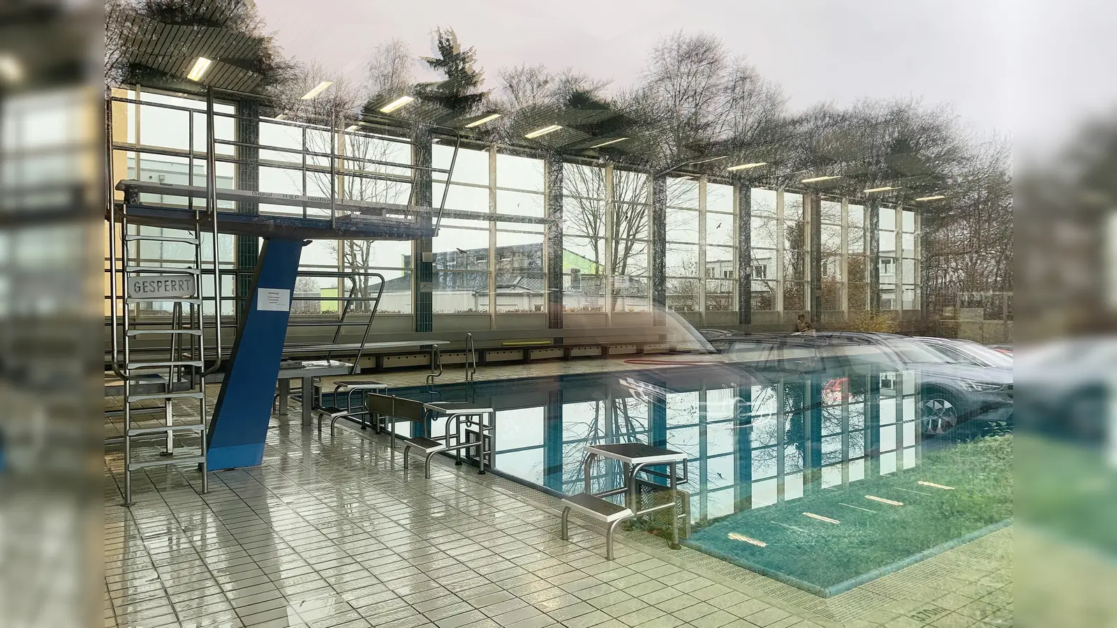 Die Schwimmhalle in Neustadt/WN hat derzeit geschlossen. Ein defektes Bauteil ist schuld.  (Archivbild: Gabi Schönberger)